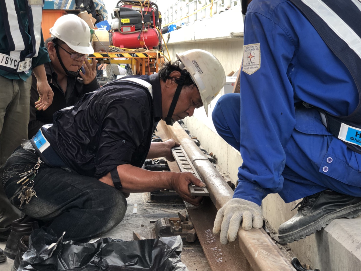 環狀線第一階段軌道接合現場(接合作業)