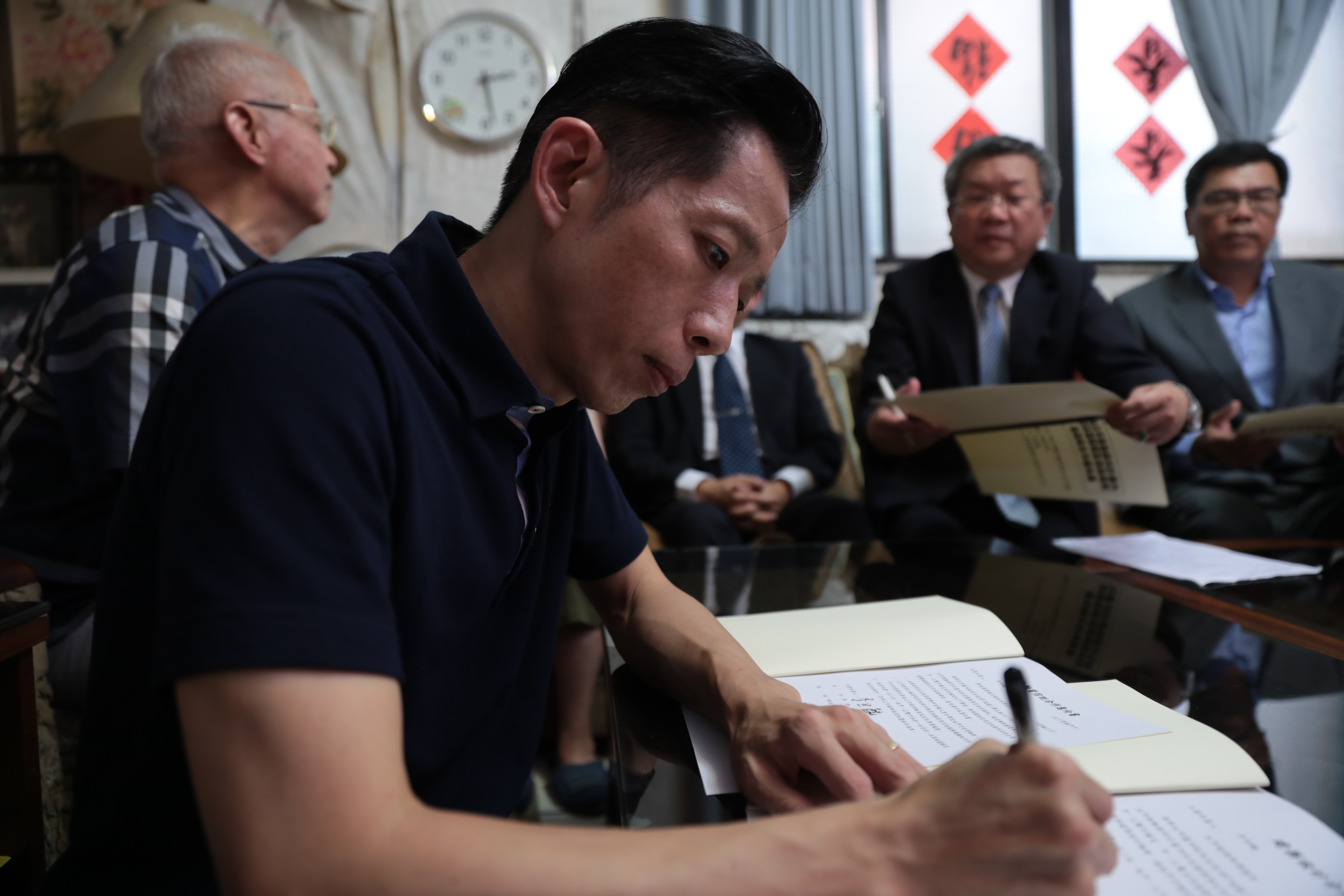 蘆洲水湳案民眾與中華建經、華南銀行簽約