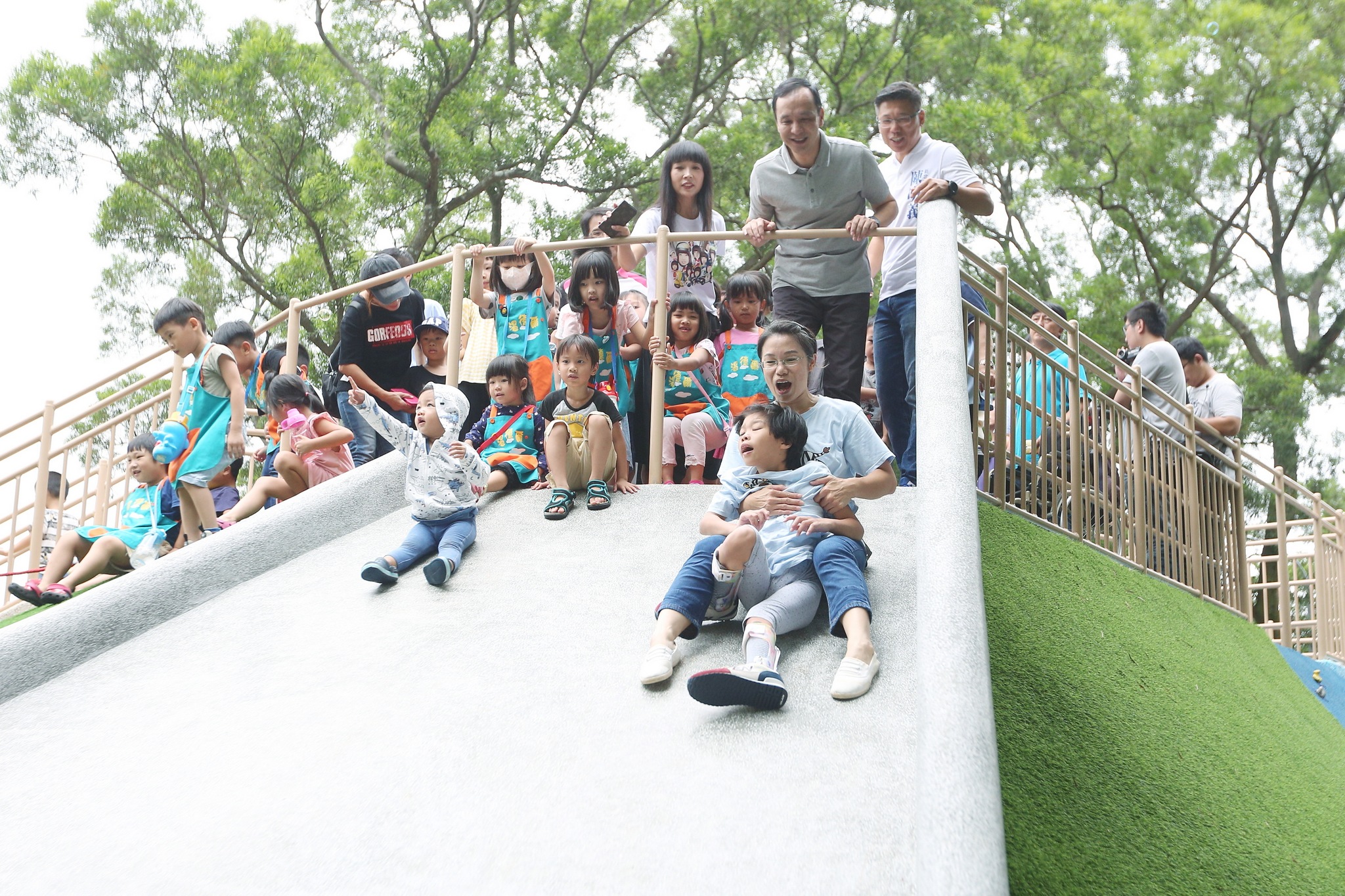 整座公園鋪設無障礙通道