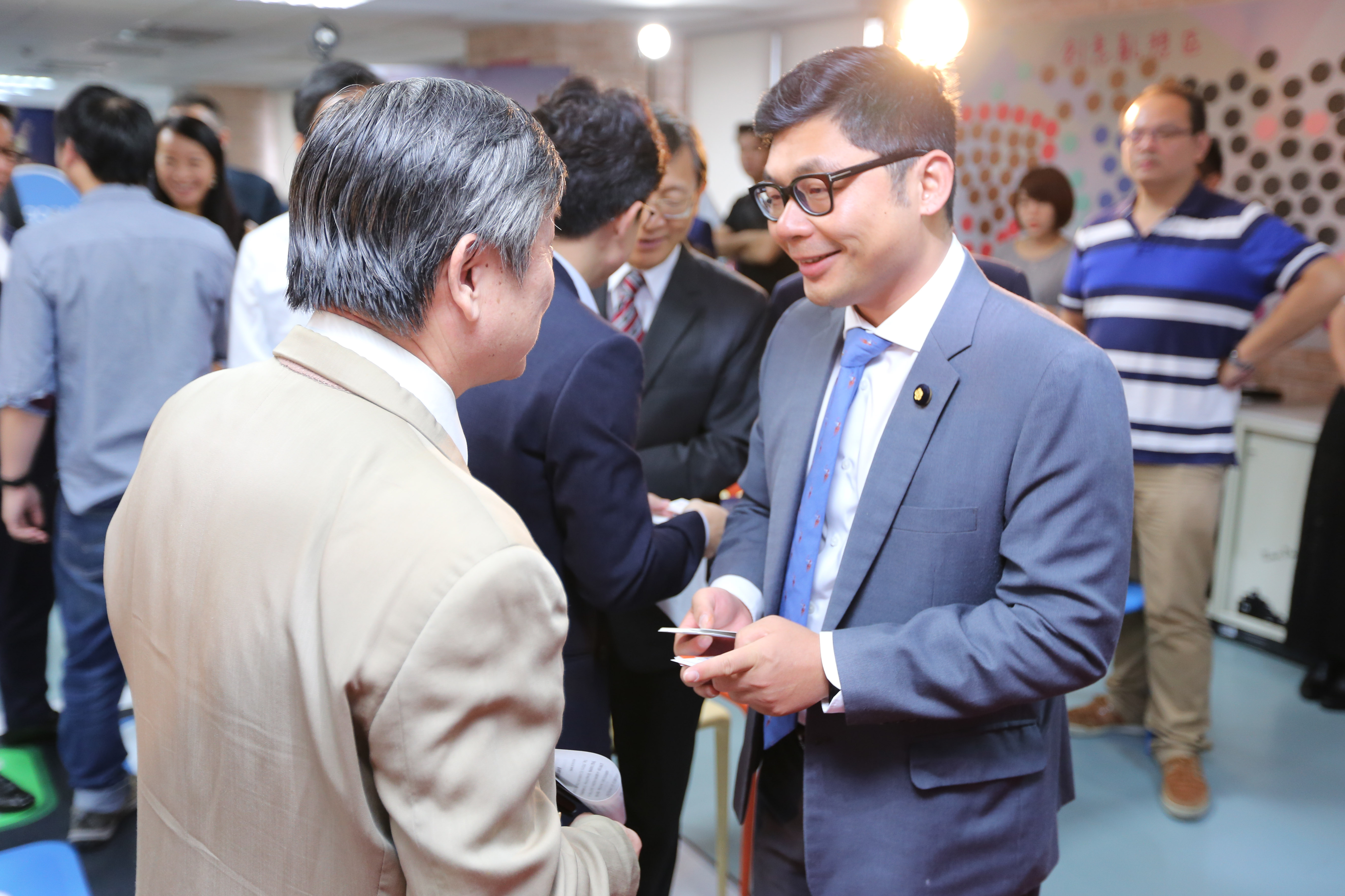 「新北市區塊鏈推動辦公室」成立記者會邀請國內外區塊鏈相關產學研界專家與會，現場互動熱絡