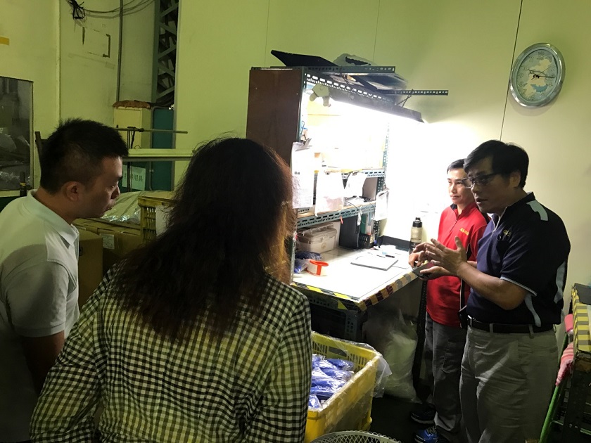 訪視團參觀未足額企業生產線情形