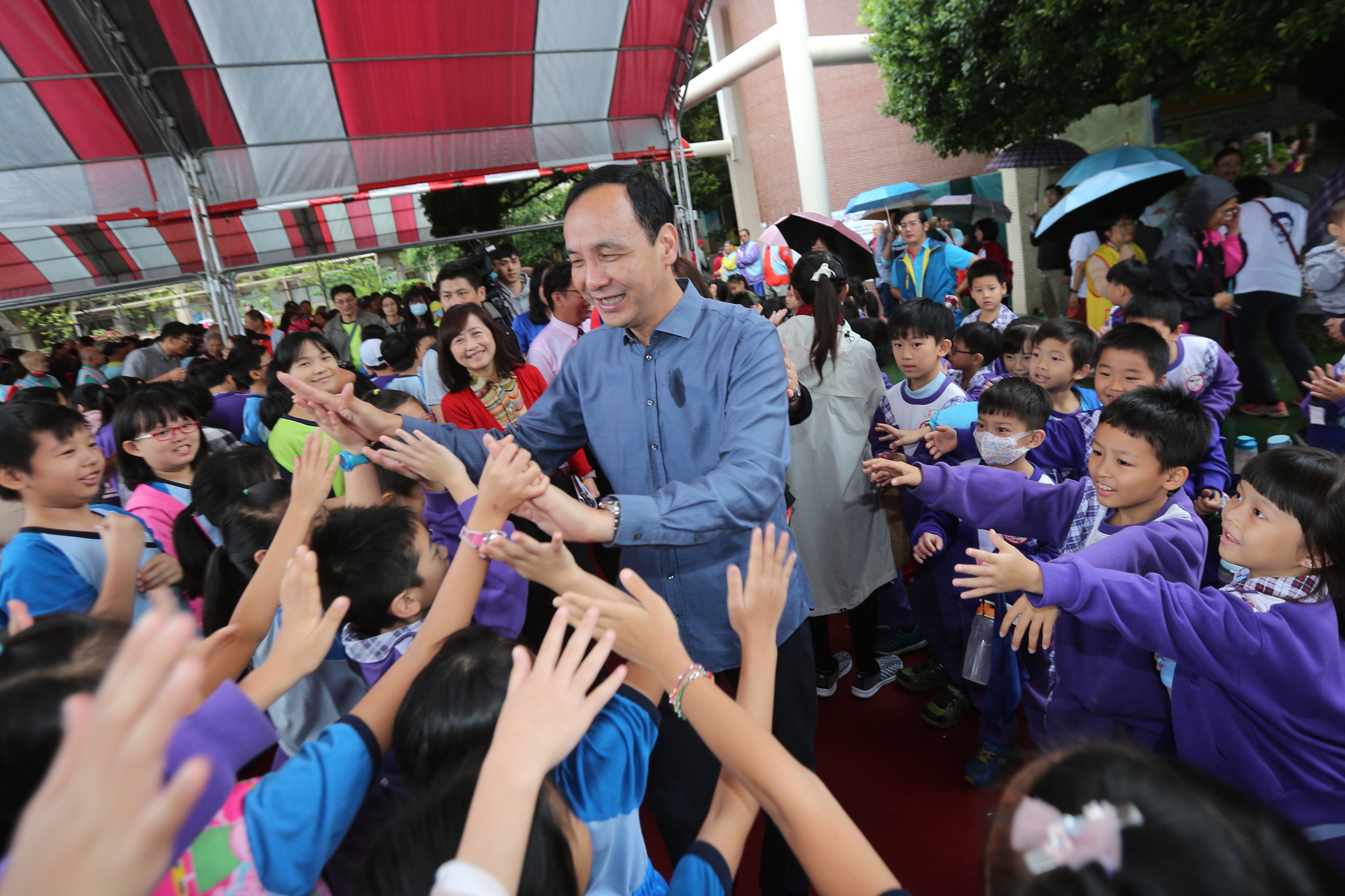 更寮國小工程完工後，將有兩棟地上4層的教學大樓及活動中心，以及圖書館、教學專科教室、大型多功能活動空間、多樣性生態園與運動場等