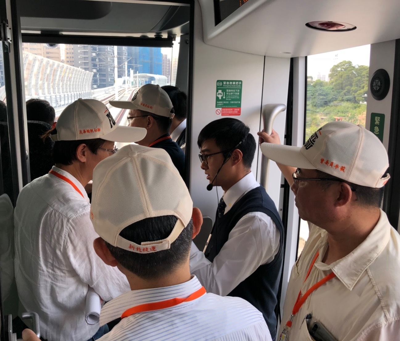 初勘委員視察淡海輕軌列車