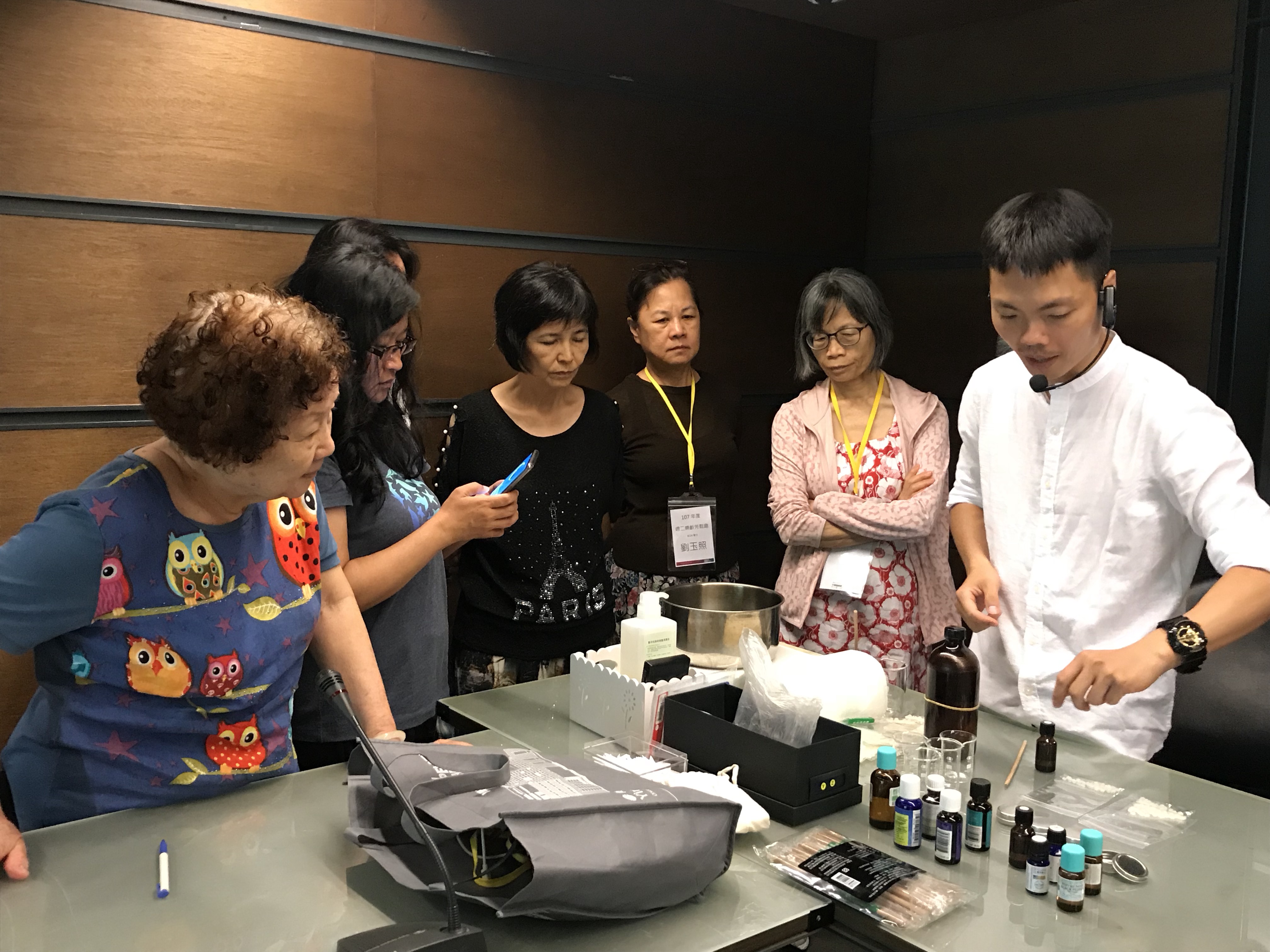 陶博樂齡活動的芳療課程受到媽媽們的喜愛與支持，今年再度邀請專業講師授課。