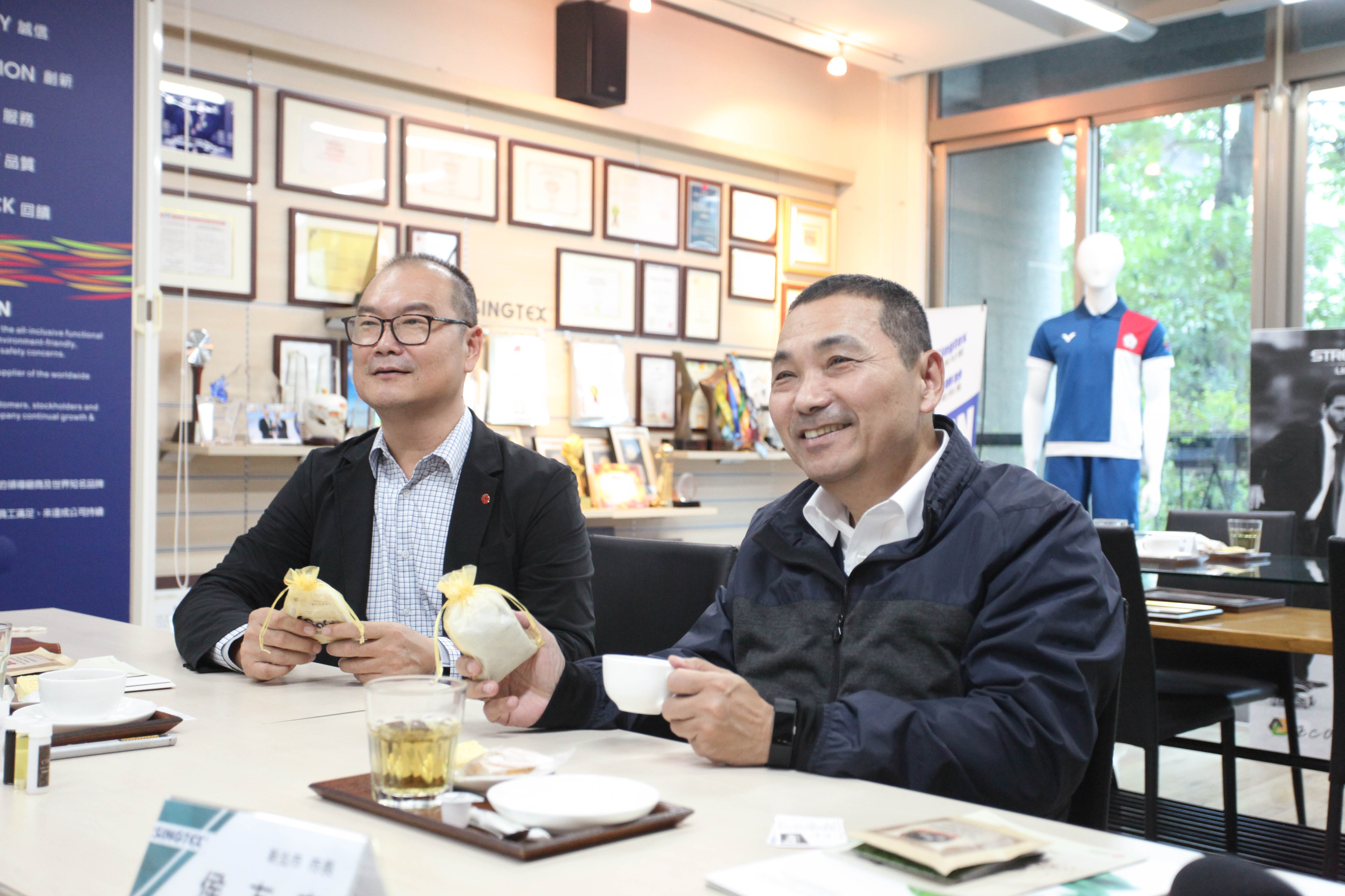 新北市政府將以「行動招商∙主動出擊」為方針，第一線協助企業排除投資障礙(圖為新北市長侯友宜拜訪興采實業股份有限公司實況)