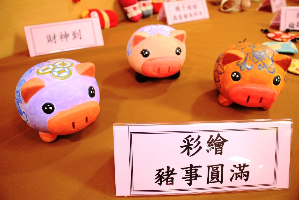 DIY彩繪豬事圓滿撲滿