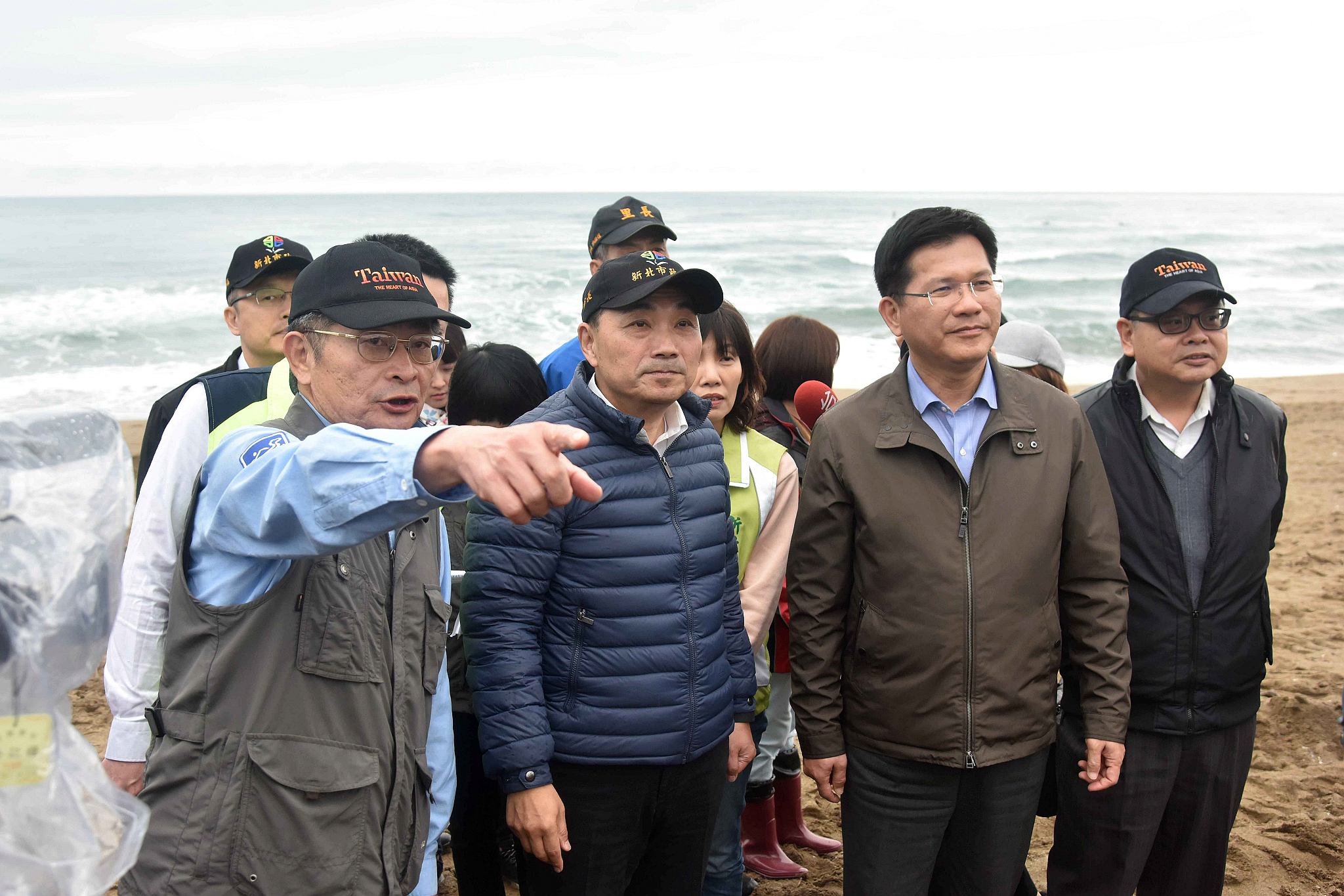 視察金山中角沙珠灣衝浪基地