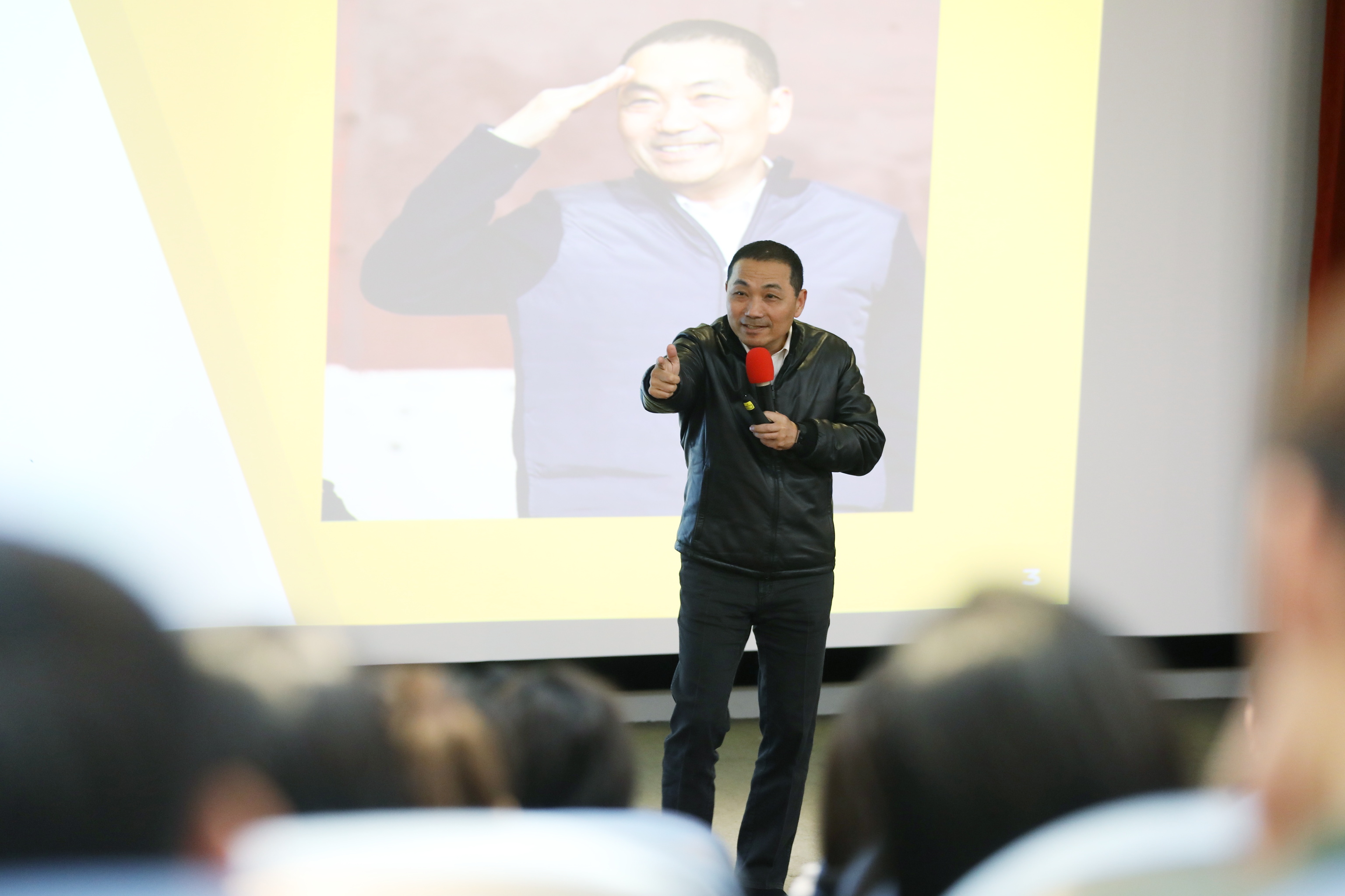 侯市長世新大學演講，分享波麗士人生經歷