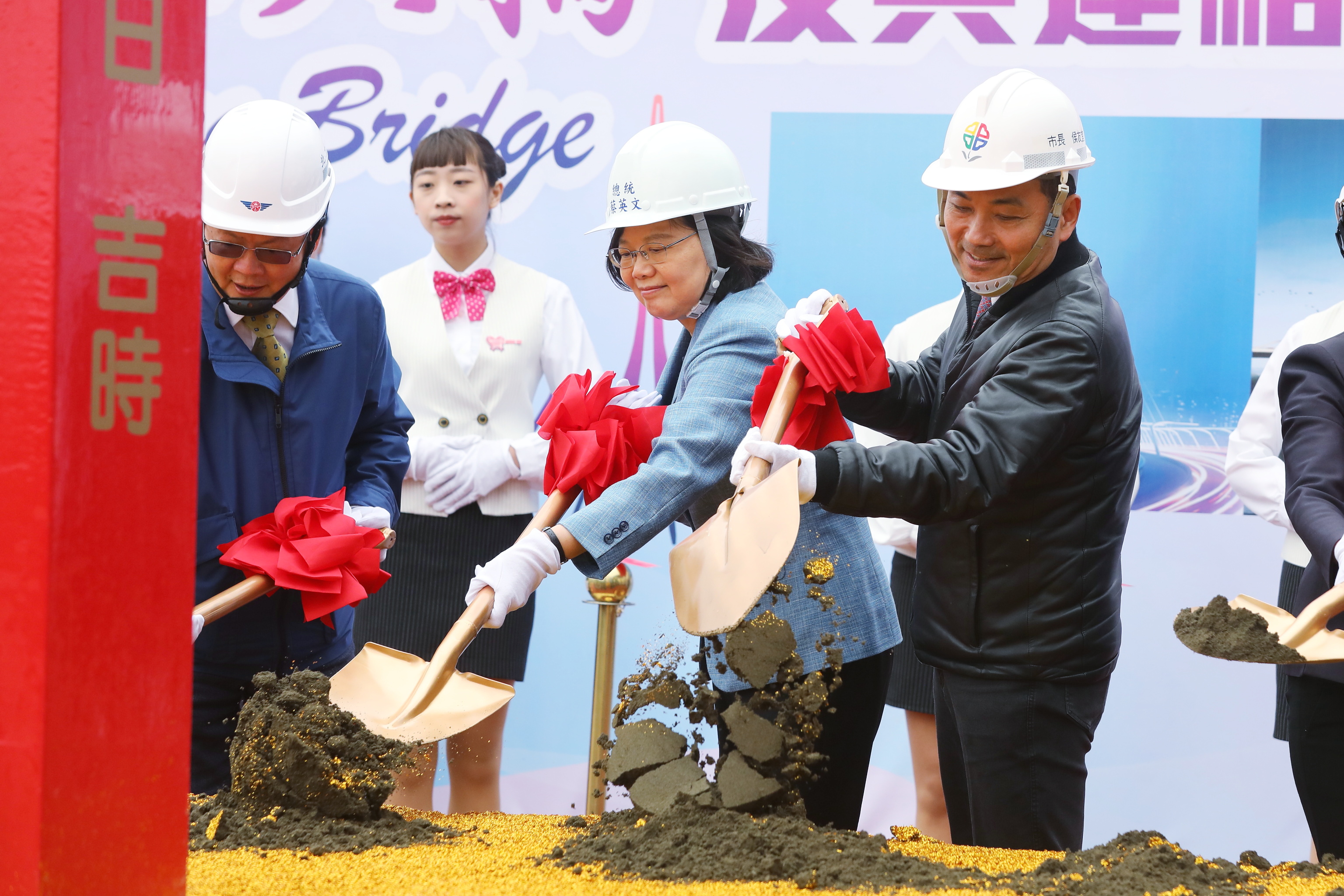 中央地方攜手合作，淡江大橋主體工程正式動工