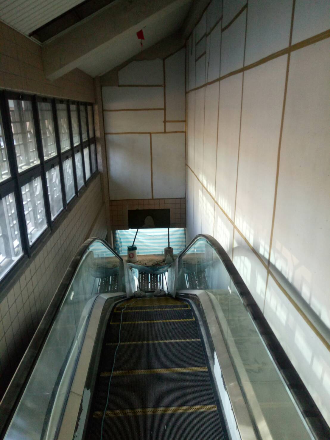 淡海輕軌_捷運紅樹林站電扶梯