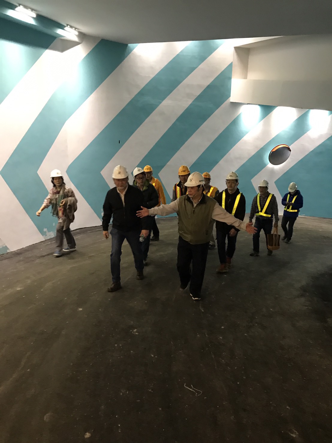 新北市交通局長鍾鳴時今天上午視察三重商工地下停車場，該停車場將提供500個汽車停車位。新北市政府交通局長(前)