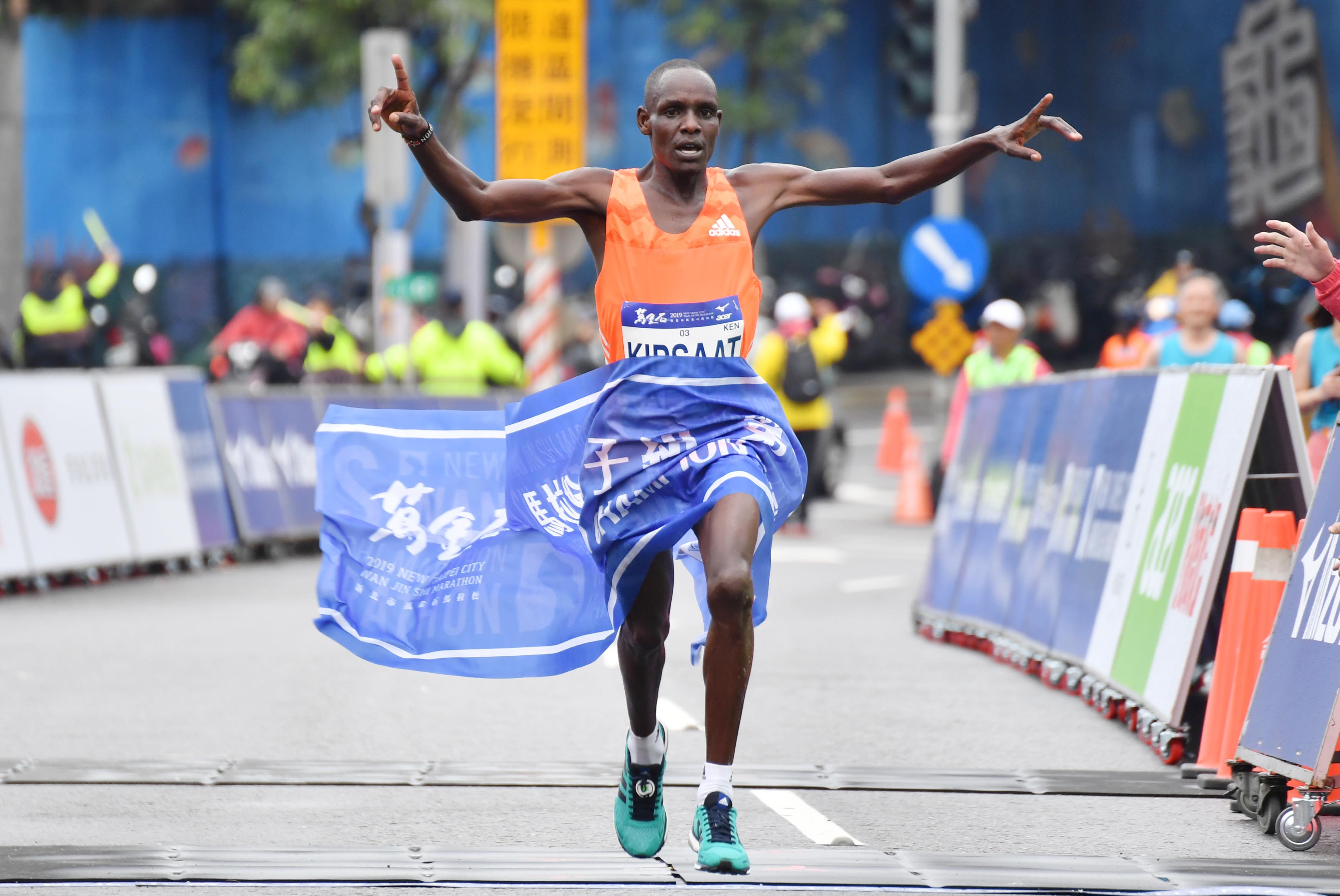 萬金石馬拉松由肯亞的MATHEW KIPSAAT以2小時11分17秒獲得全馬男子組總冠軍