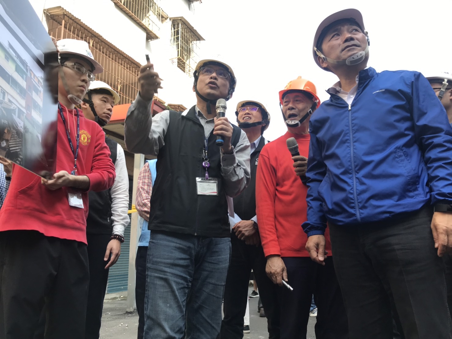 都市更新處張處長溫德向市長簡報說明本案情形