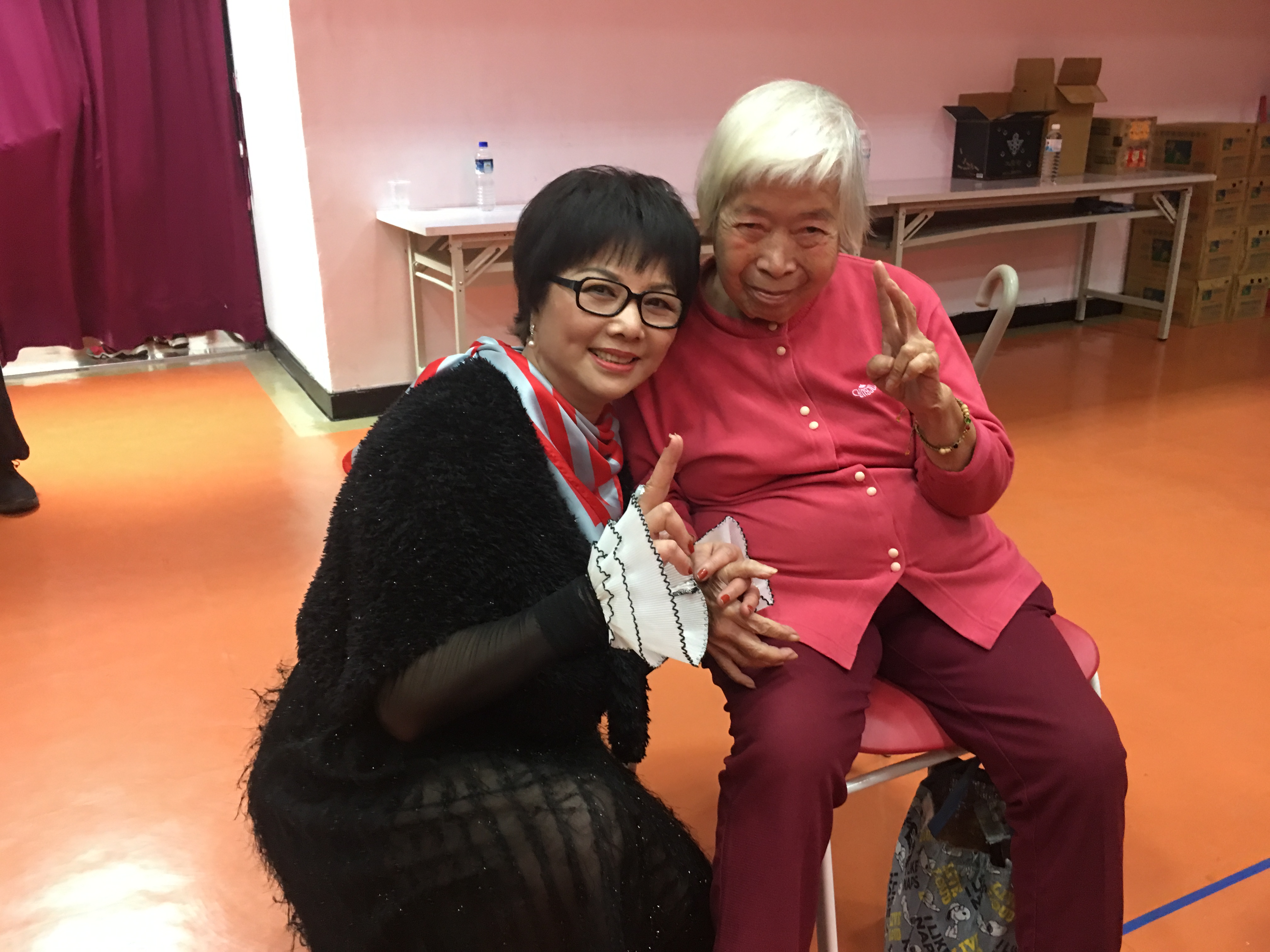 上官明莉關懷阿嬤