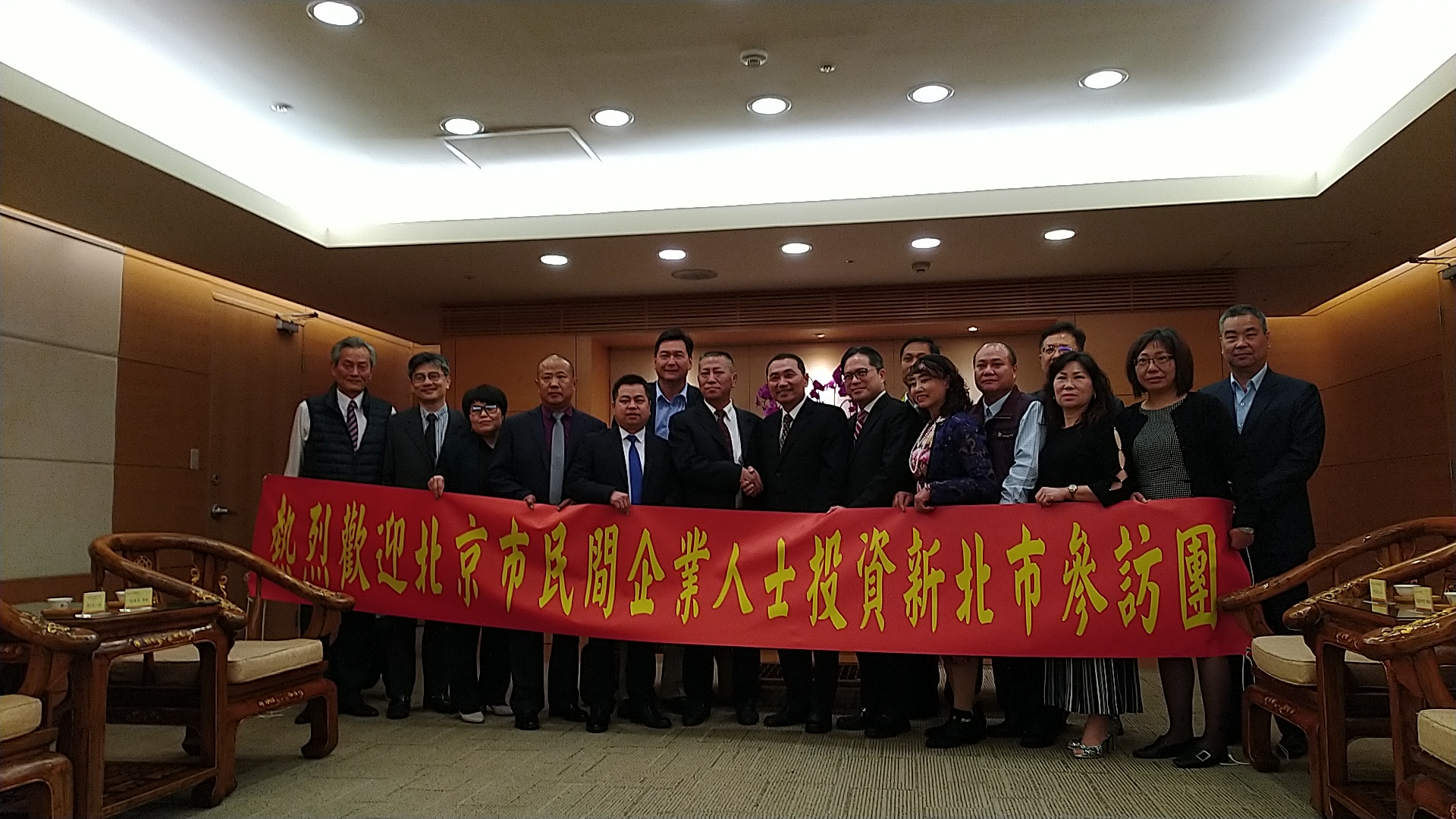 侯市長蒞臨現場與參訪團成員致意