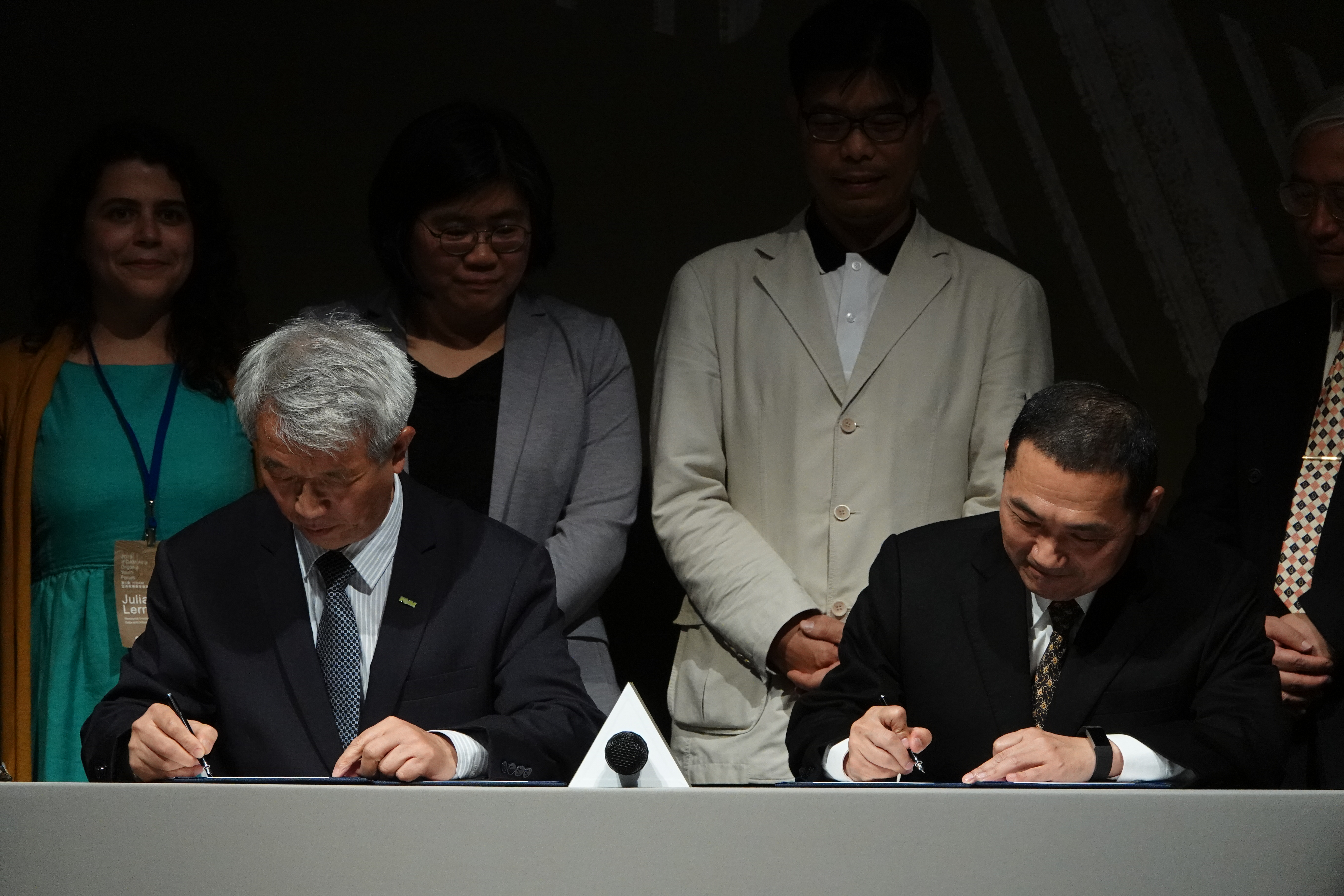 市長與IIFOAM Asia主席周澤江簽暑MOU