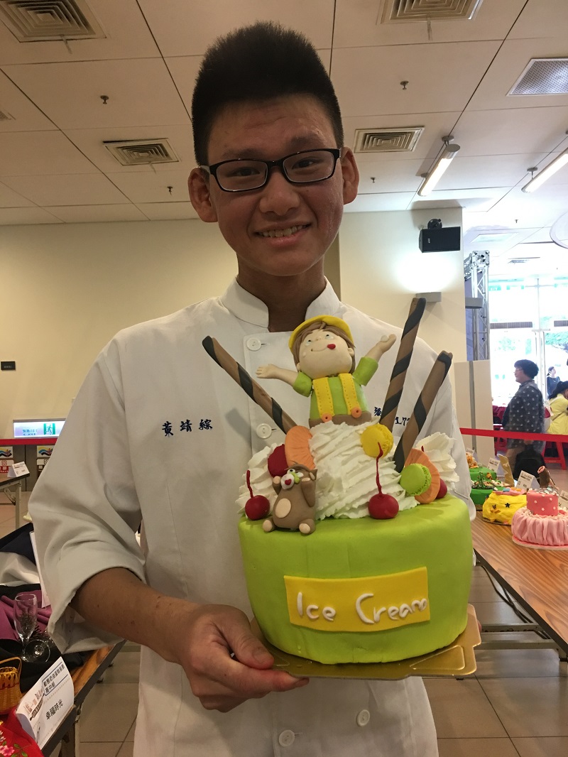 「吃著冰淇淋的男孩」奪下翻糖動態金牌