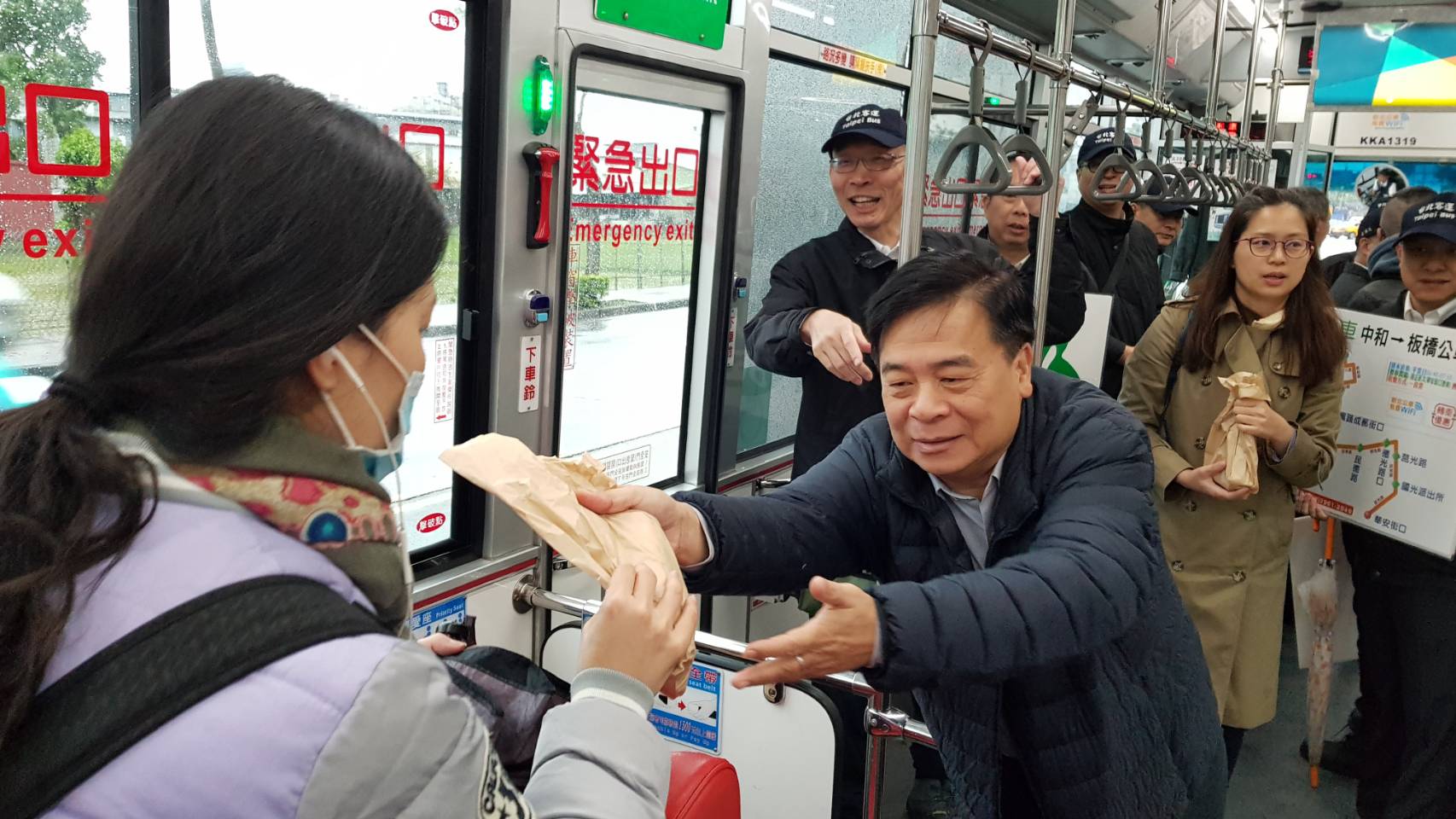 交通局局長發送早餐
