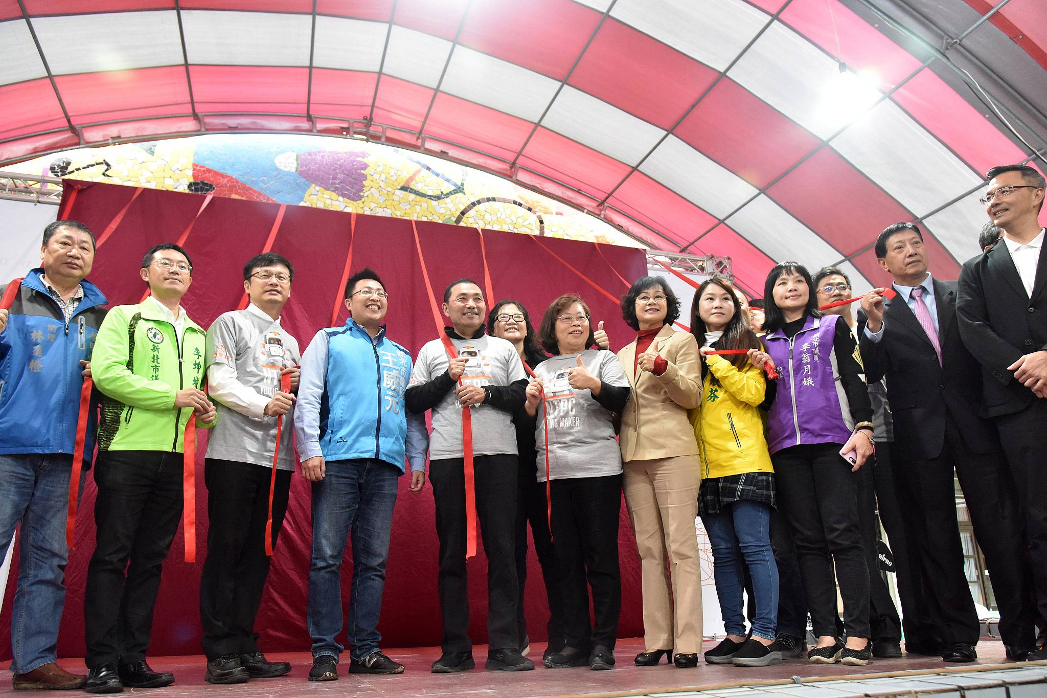 市長侯友宜今(2)日到蘆洲國中啟用第一座自造教育及科技中心並揭牌