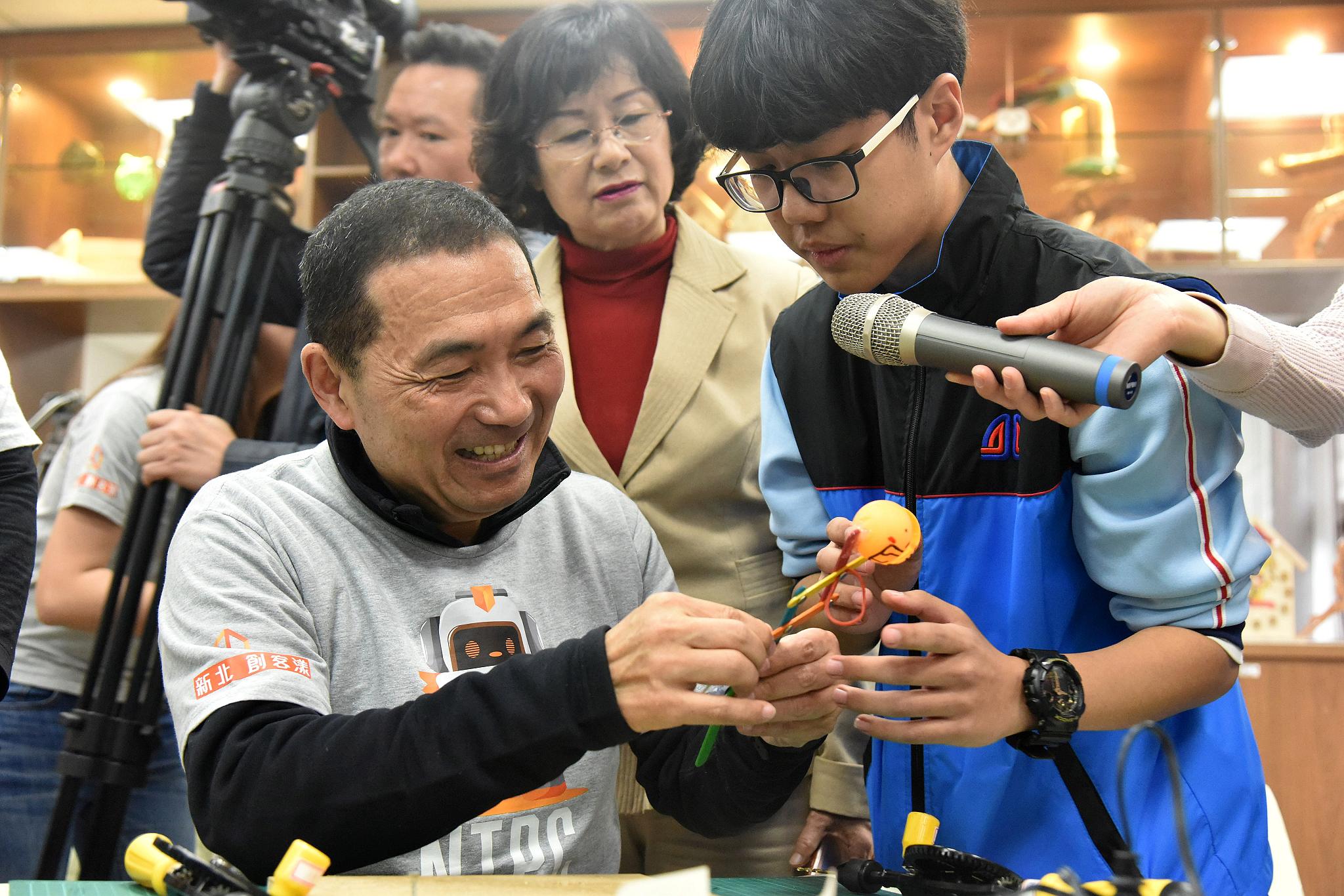 侯友宜說，將技職教育、技能學習及創意思維，落實到國中小教育，對學生有正面助益