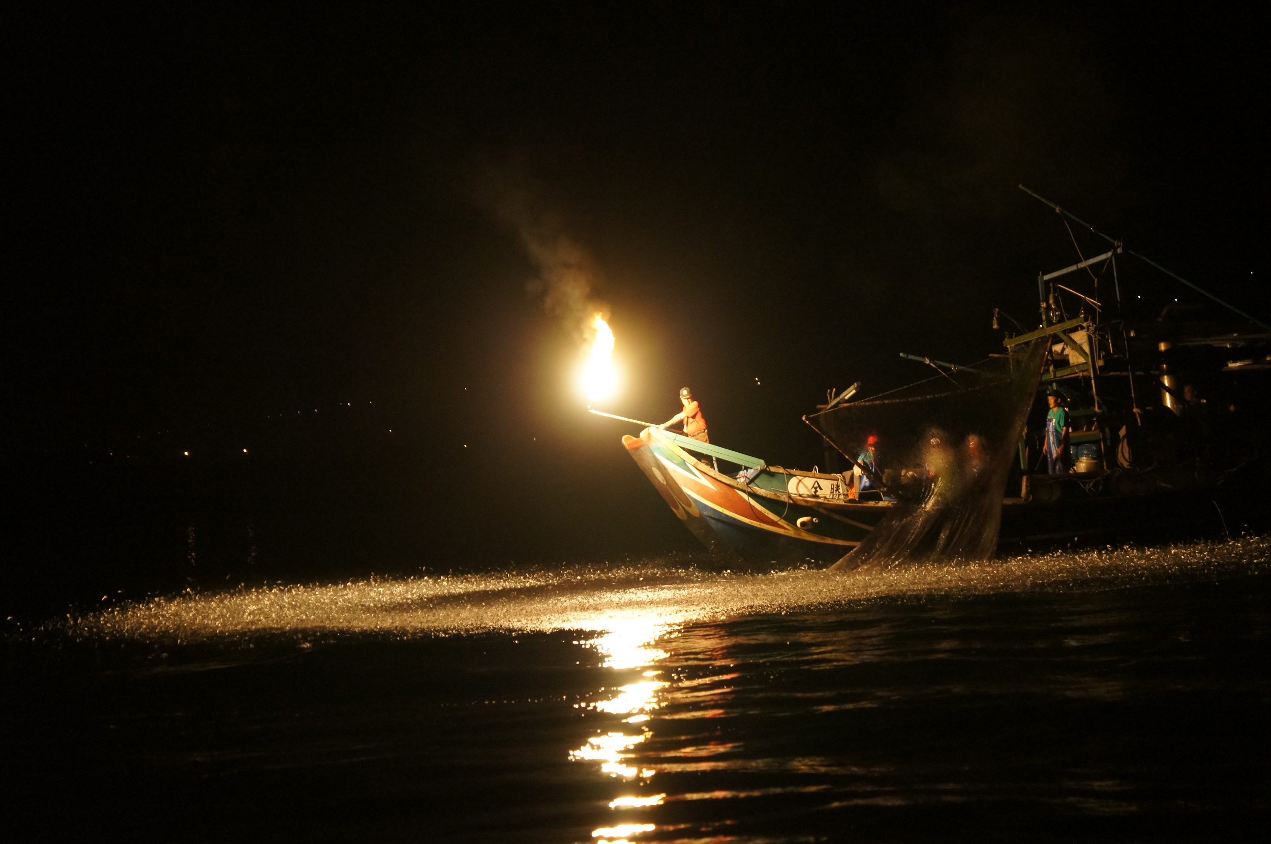 蹦火漁船蹦火作業