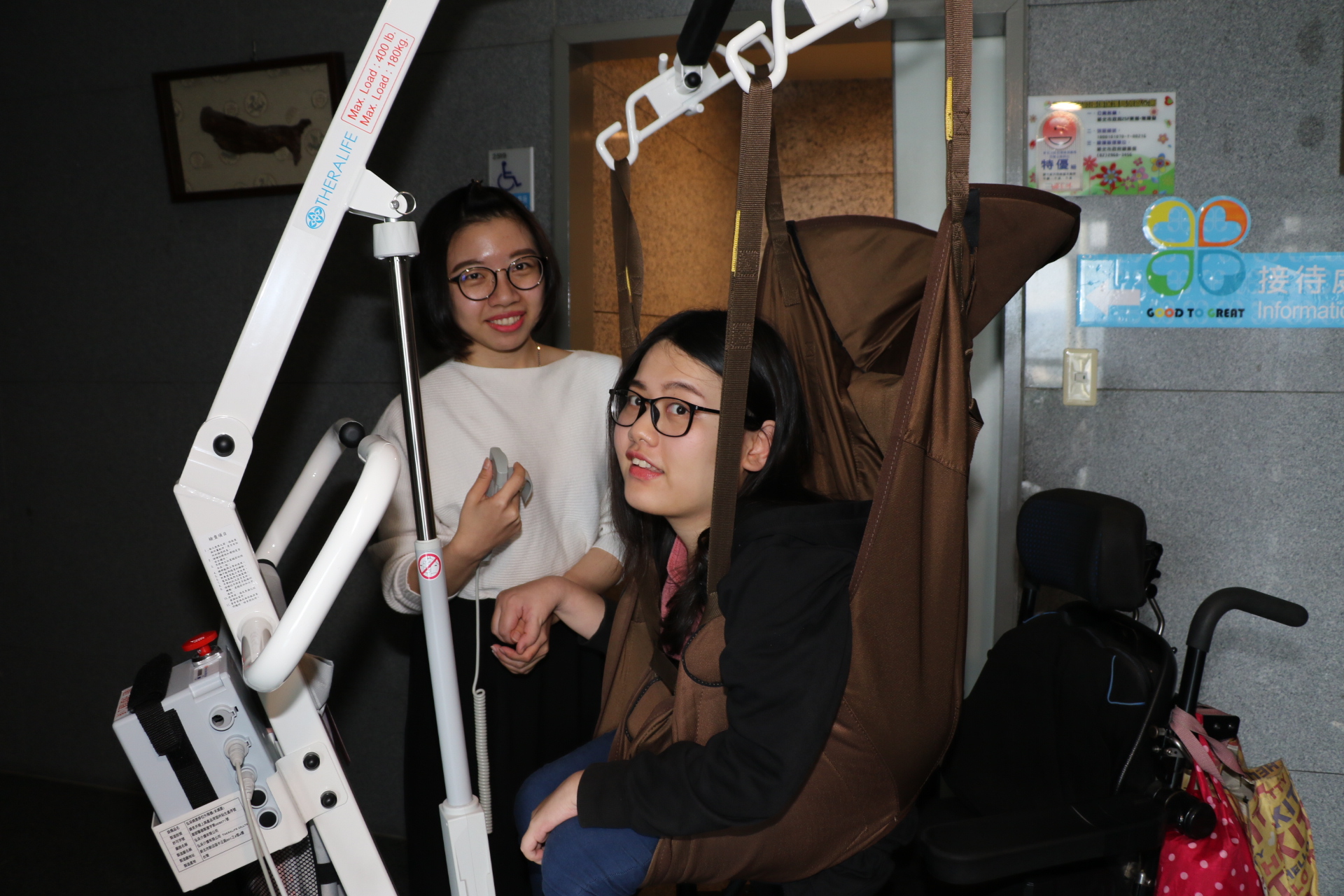 林宜萱每次如廁  必須使用移位機  高薏婷是她最親密的幫手