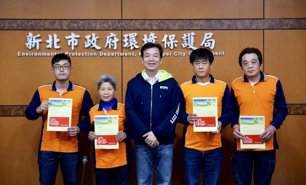 劉和然局長公開表揚拾金不昧之清潔隊員