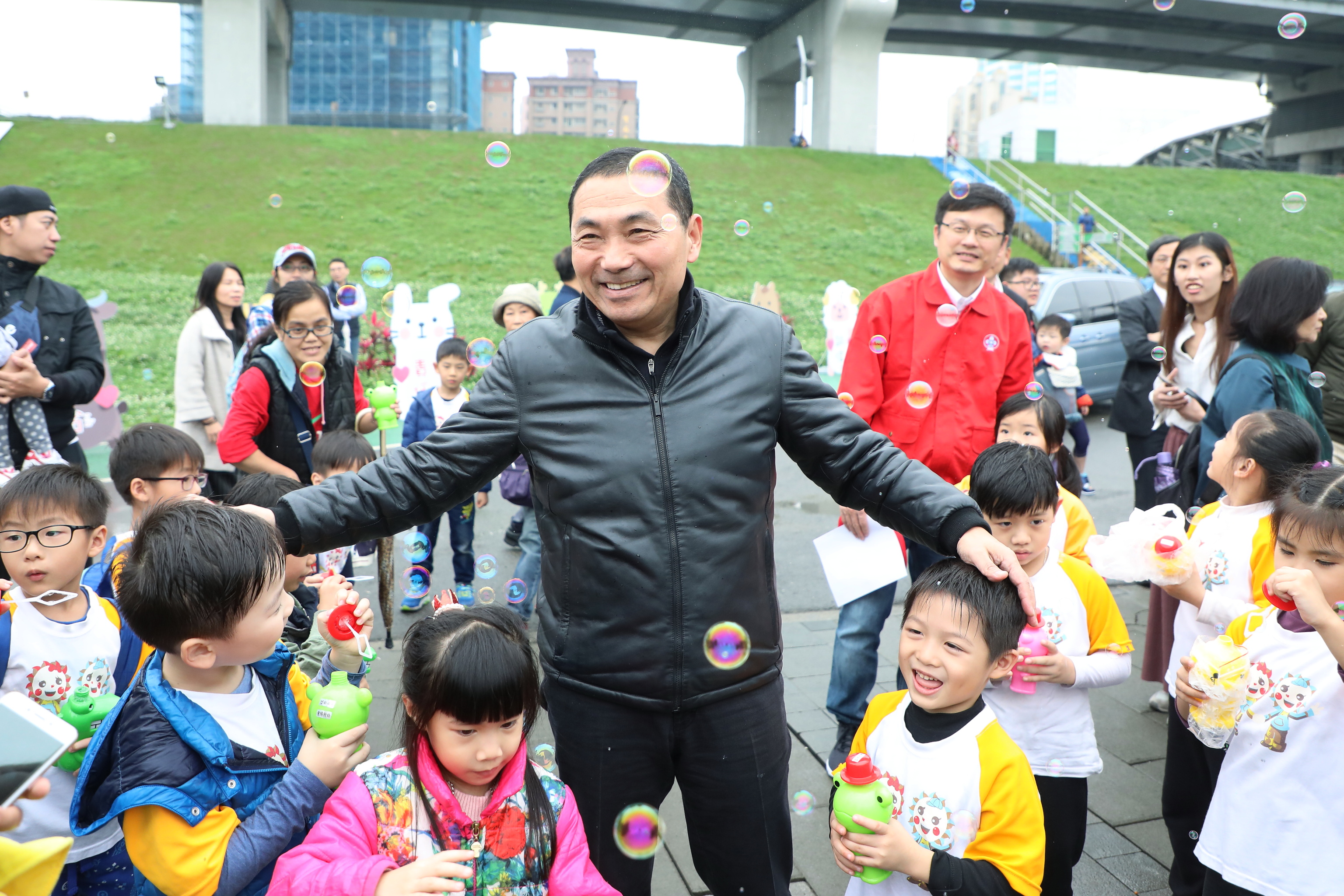 2019新北童樂節，侯市長邀請大朋友小朋友到幸福水漾公園一起同樂