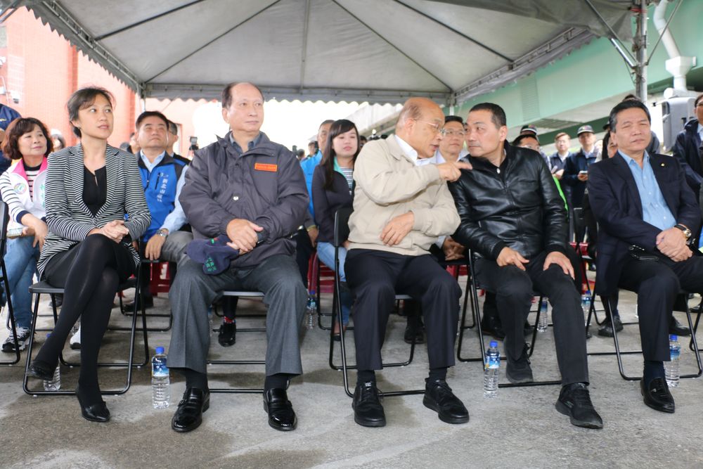 行政院長蘇貞昌和新北市長侯友宜聽取高速公路局簡報