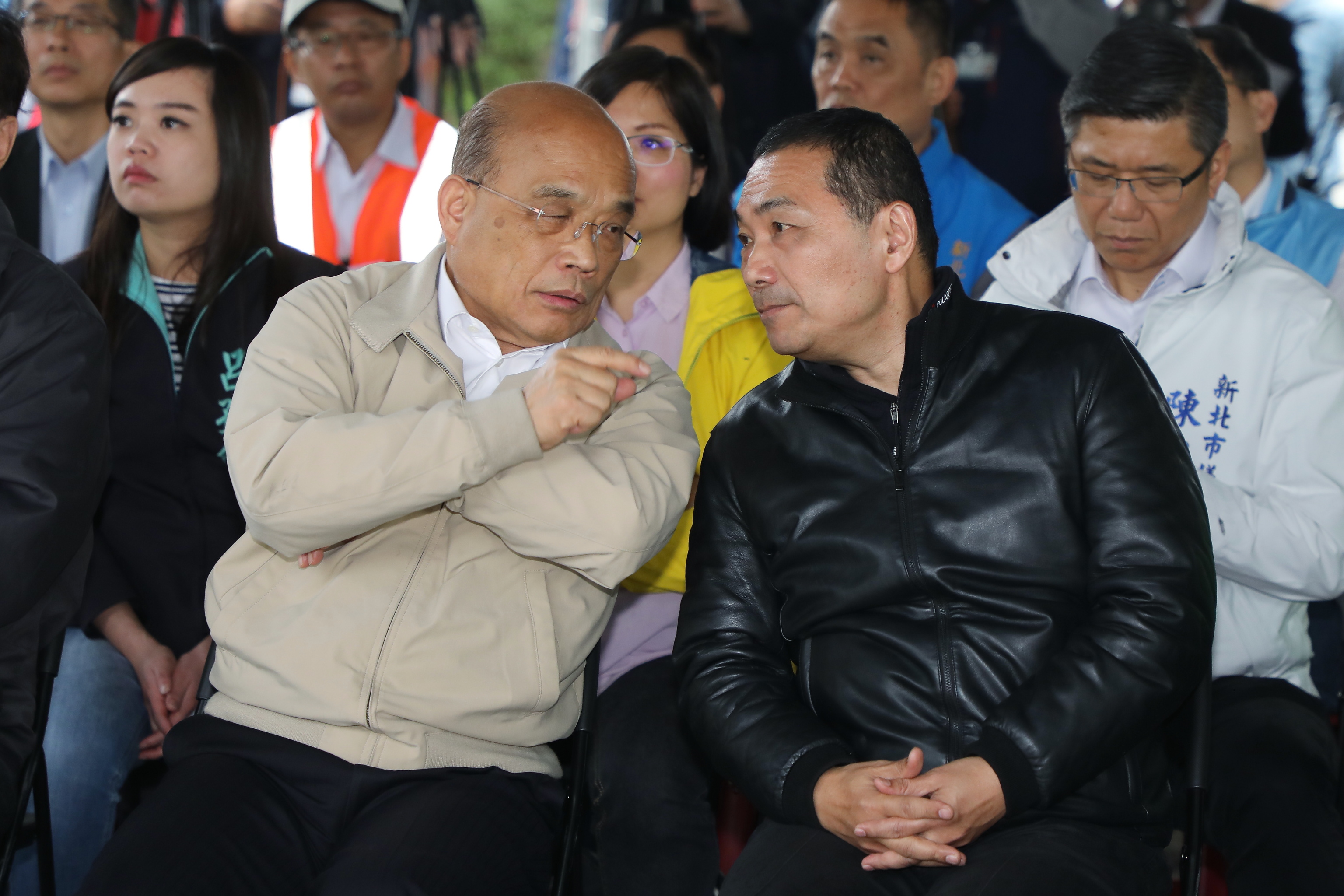 行政院長蘇貞昌與侯市長針對國道一號五股交流道改善增設北出及北入匝道工程規劃交換意見