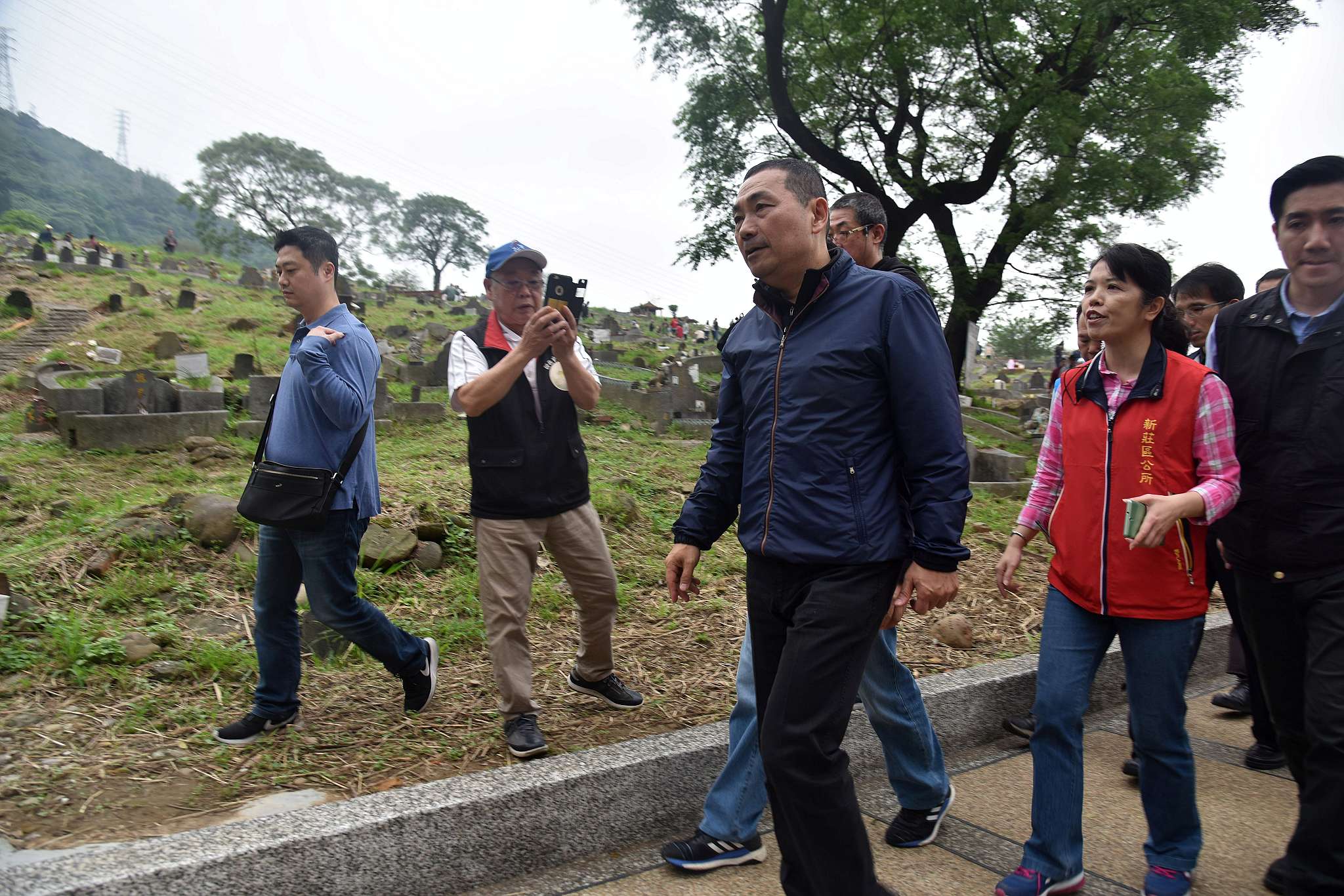 侯友宜市長關心新莊公墓清明掃墓情形