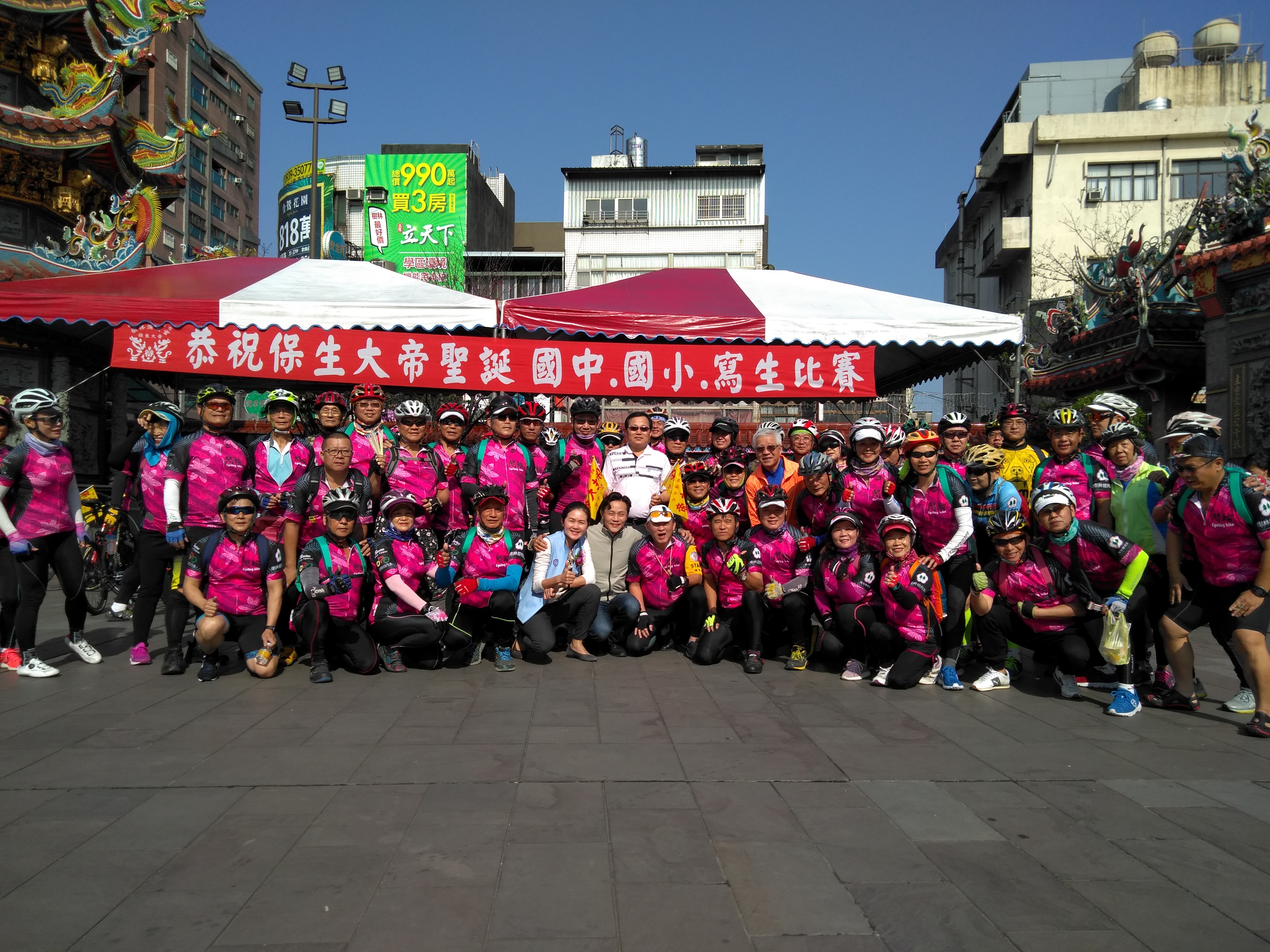 今日文化祭開鑼現場有小朋友寫生比賽、濟安鐵馬踩街祈安、專人為信眾導覽濟安宮及大道公音樂會