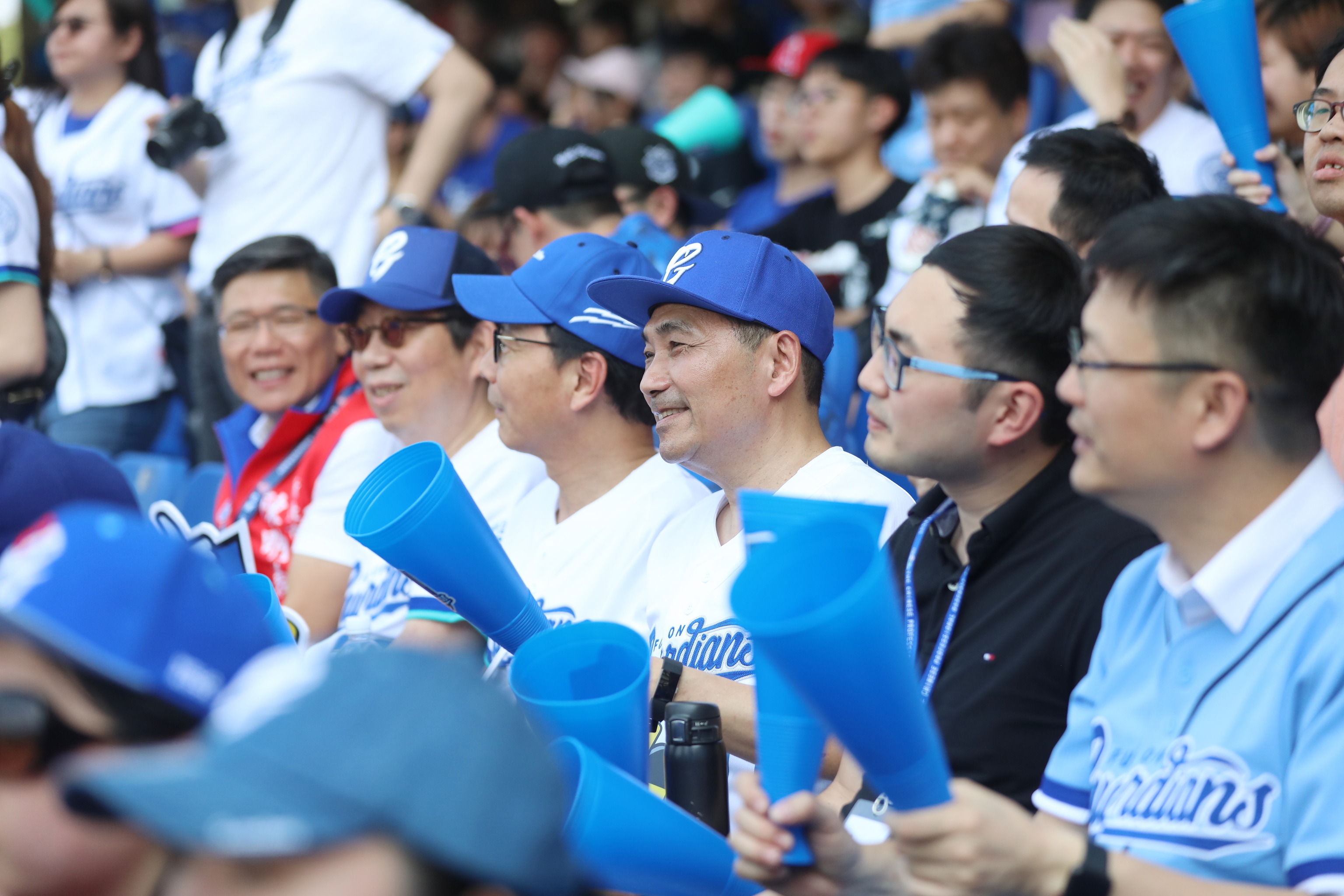 富邦悍將主場開幕週賽事，侯市長與富邦集團董事長蔡明忠一同觀賞球賽