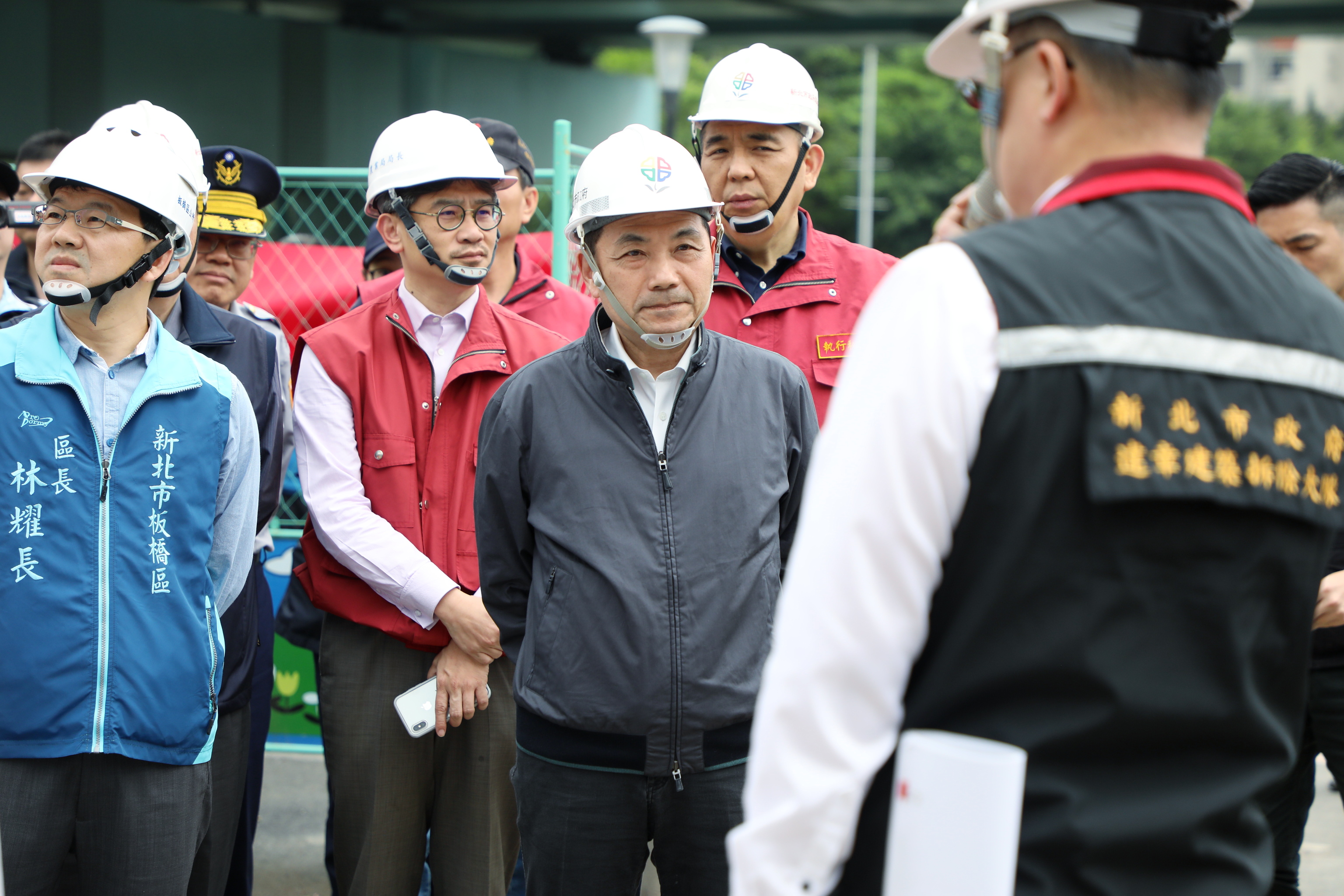 安居三箭─新北三安大執法，侯友宜市長聽取拆除大隊簡報。