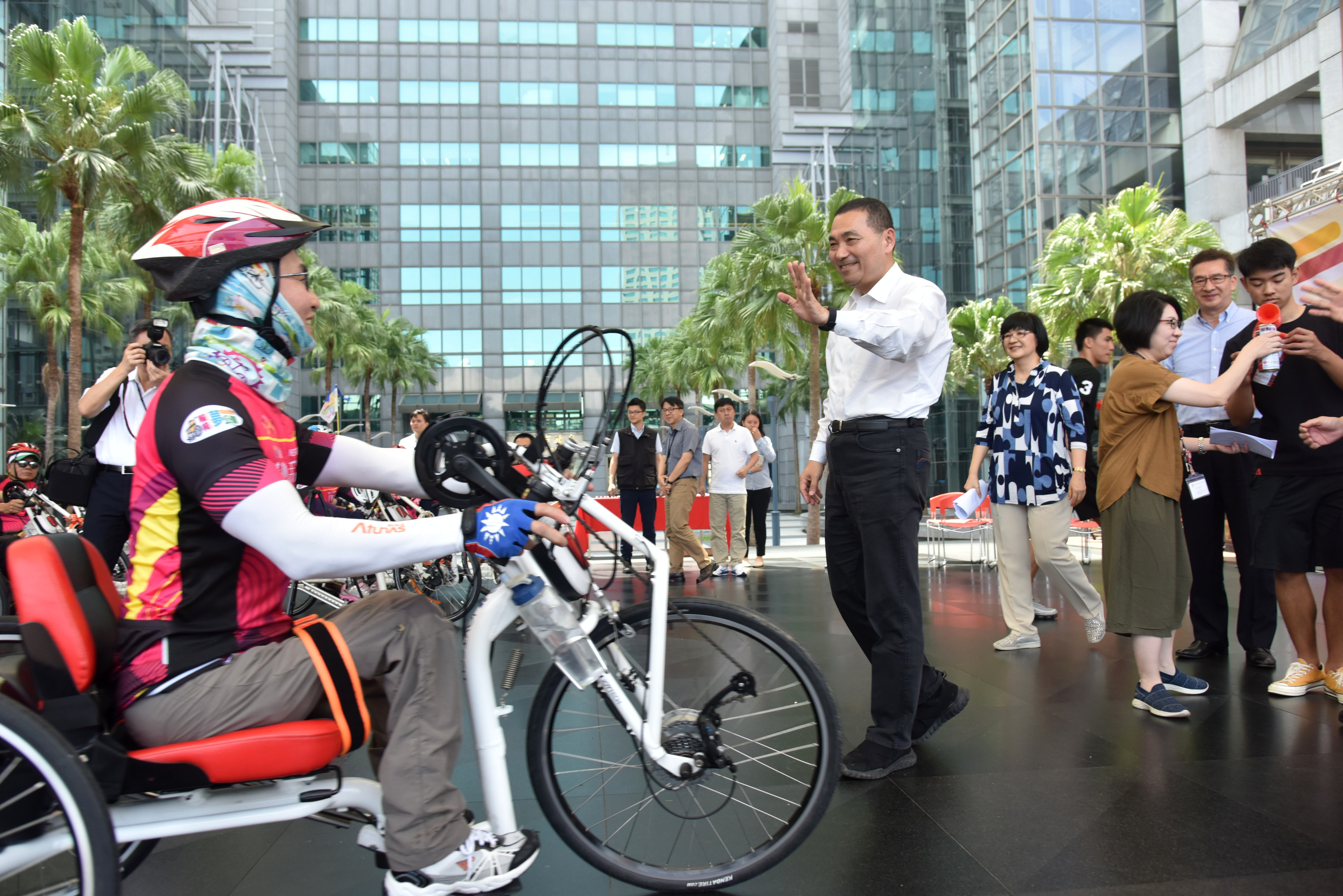 10名騎士展開為期12天的環島之旅