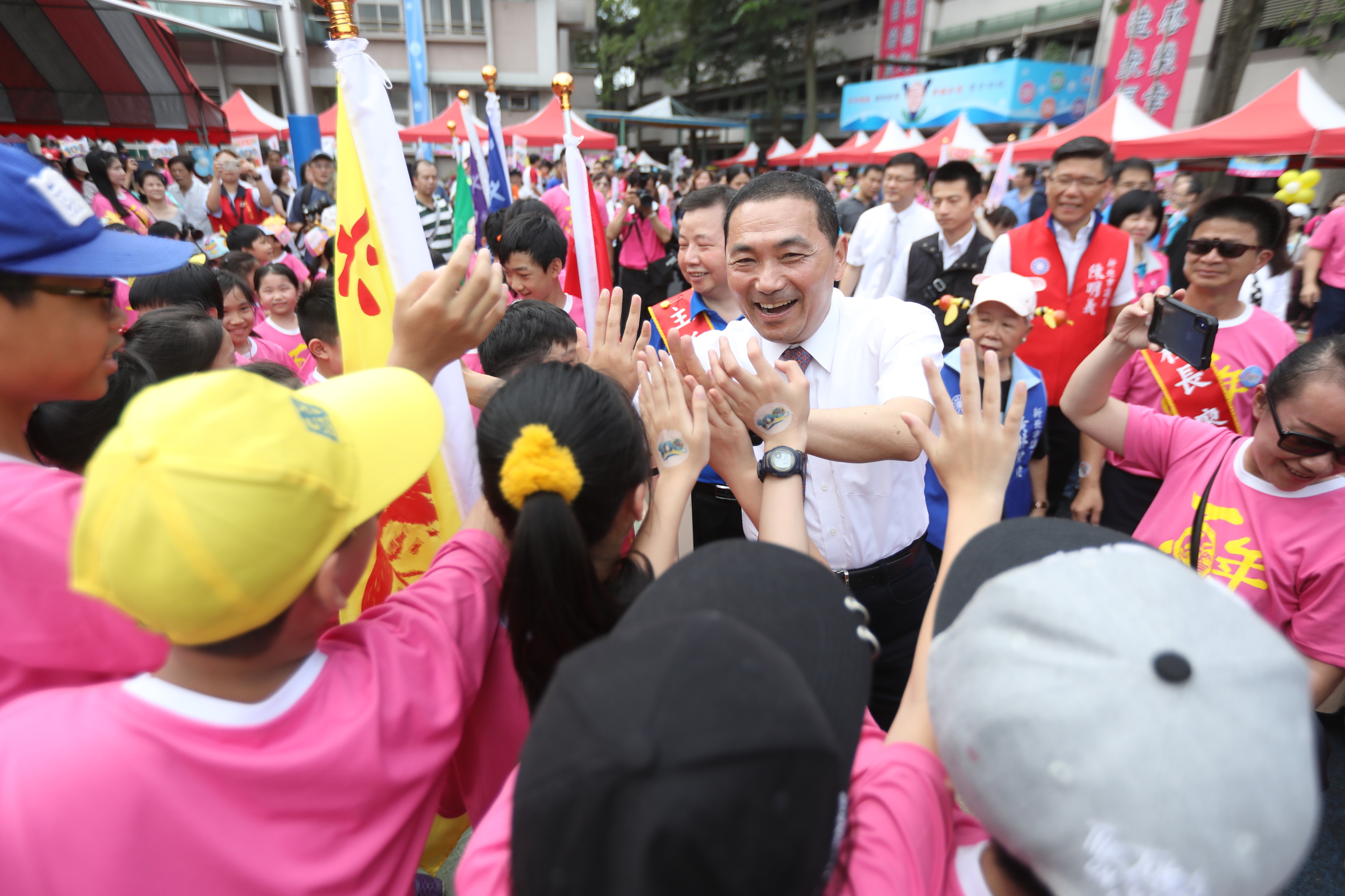侯市長出席國泰國小創校100週年校慶，祝福校運昌隆