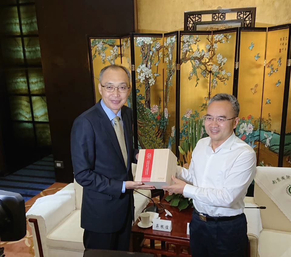 謝政達副市長拜訪南京市人大常務主任龍翔