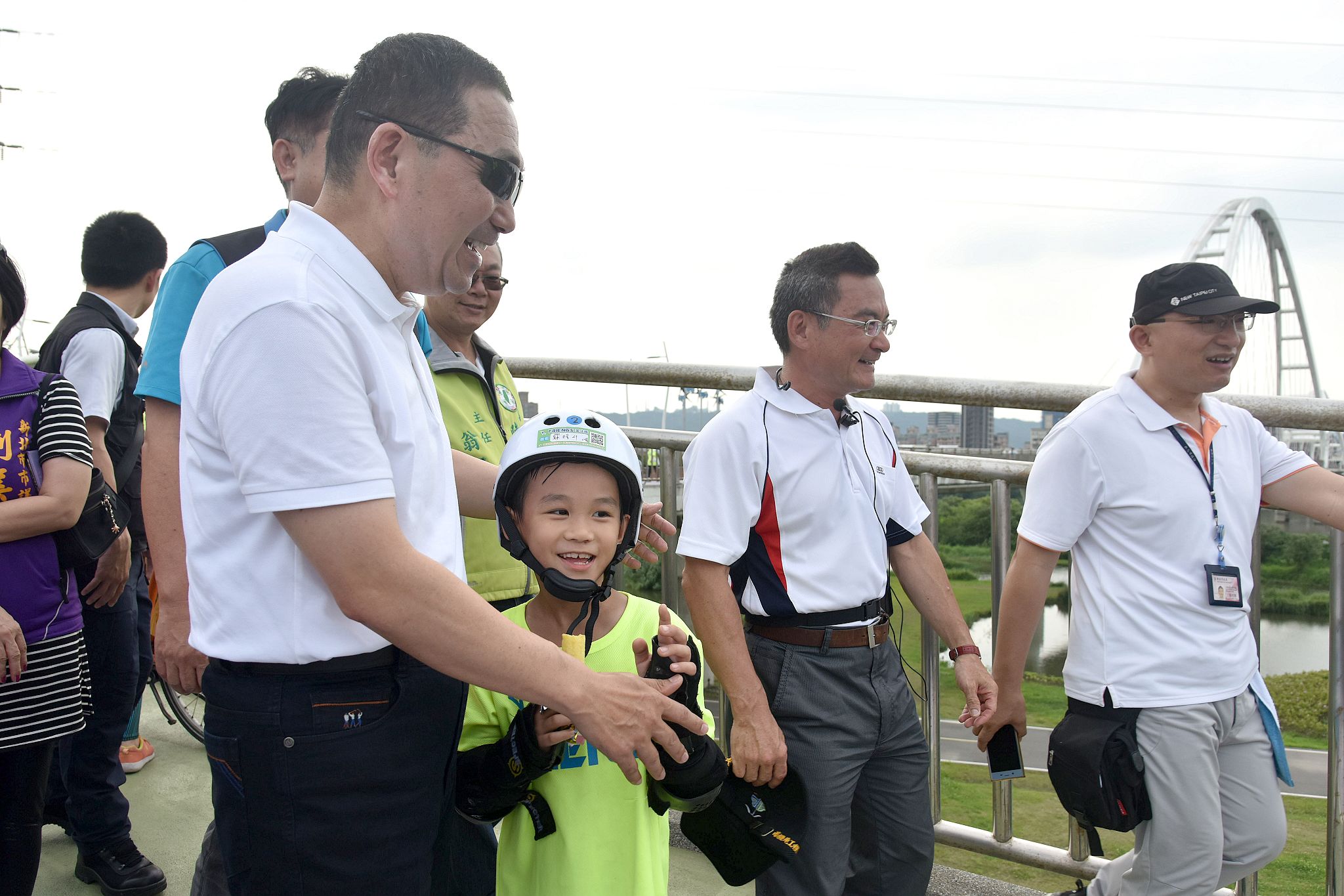 侯市長與小朋友親切互動