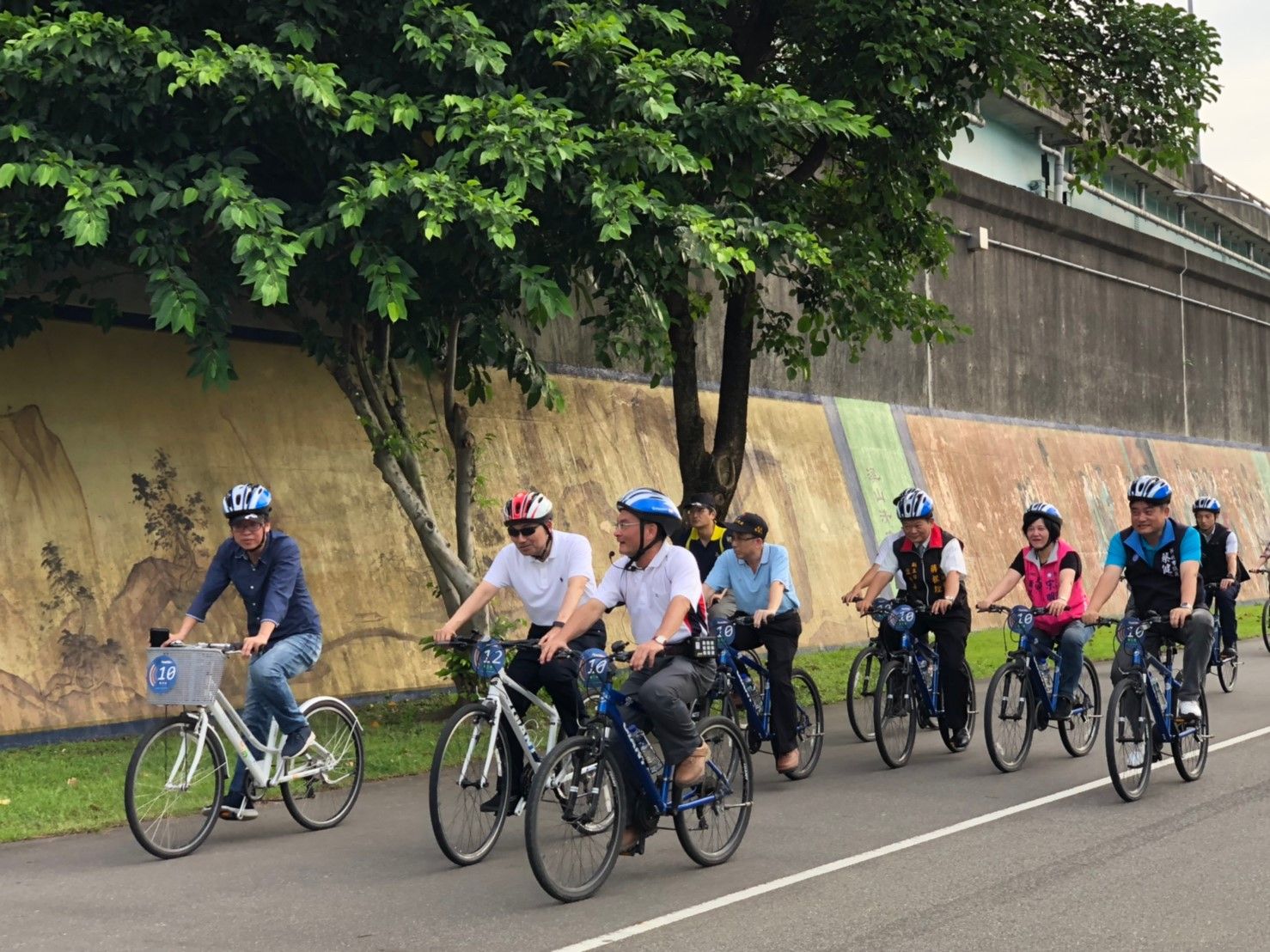 從板橋市區端上新月橋前往河濱公園