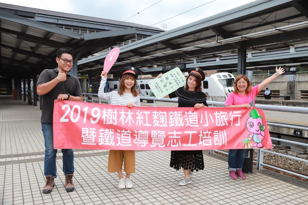可以欣賞到林務局限量彩繪列車