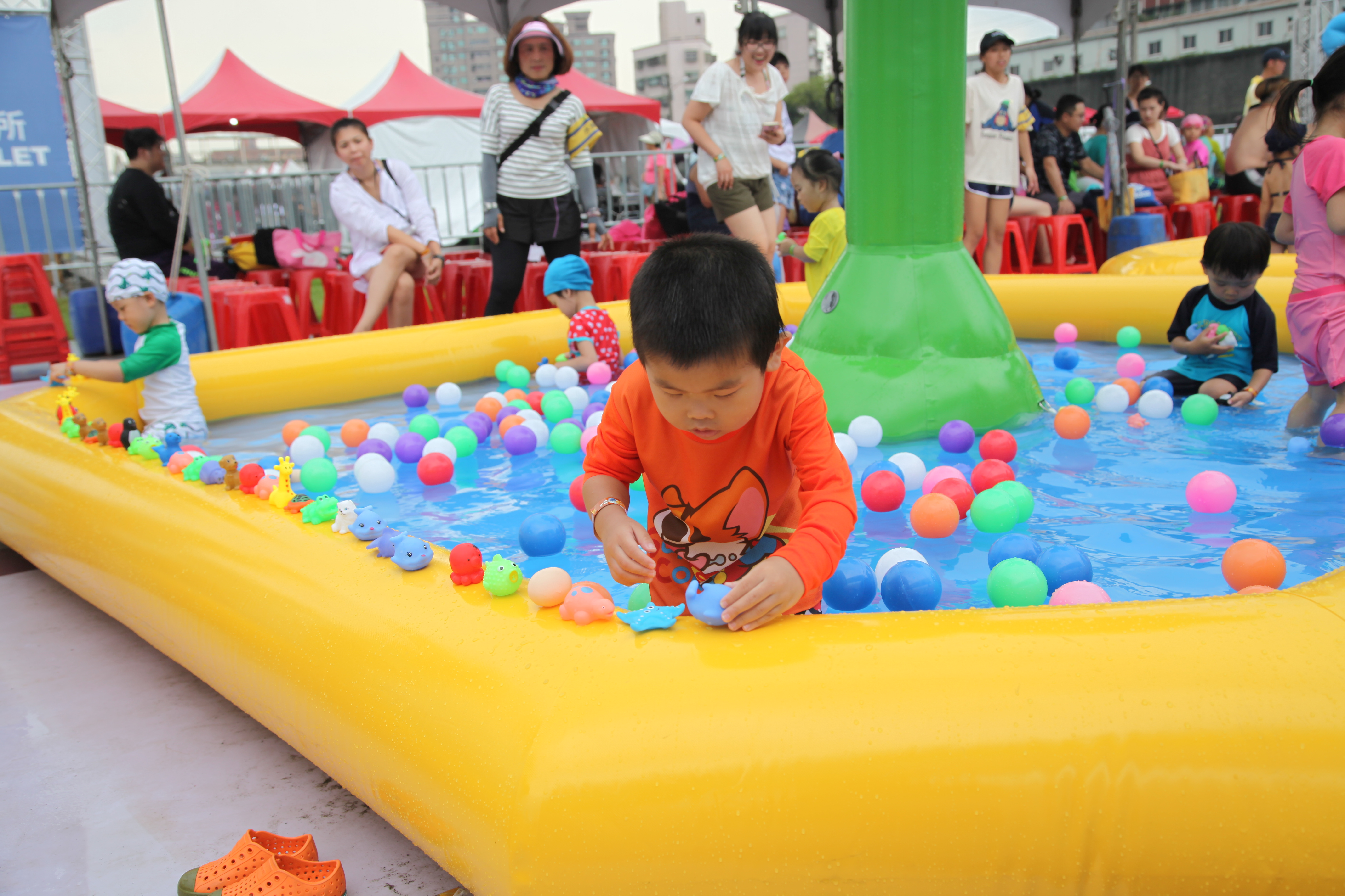 提供5歲以下小朋友的恐龍窟初體驗