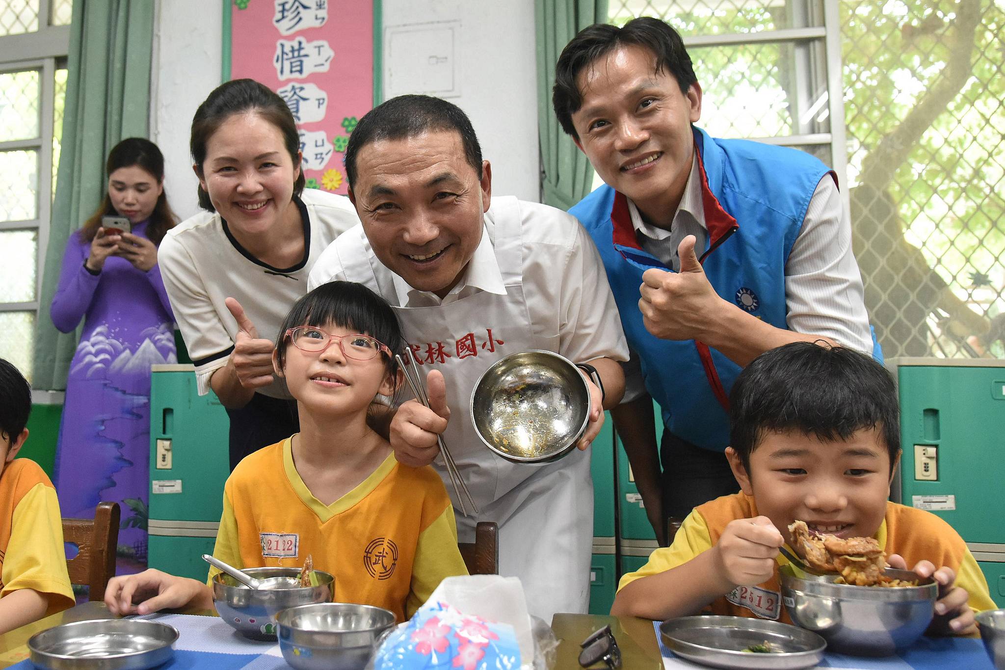 新北市4+1安心蔬菜再升級，市長侯友宜：三年學校自立午餐達五成五。