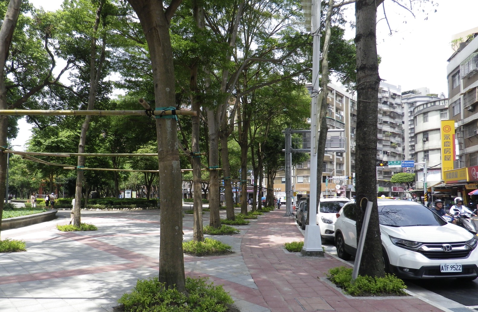 中永和四號公園人行道改造完成(另一側照片)