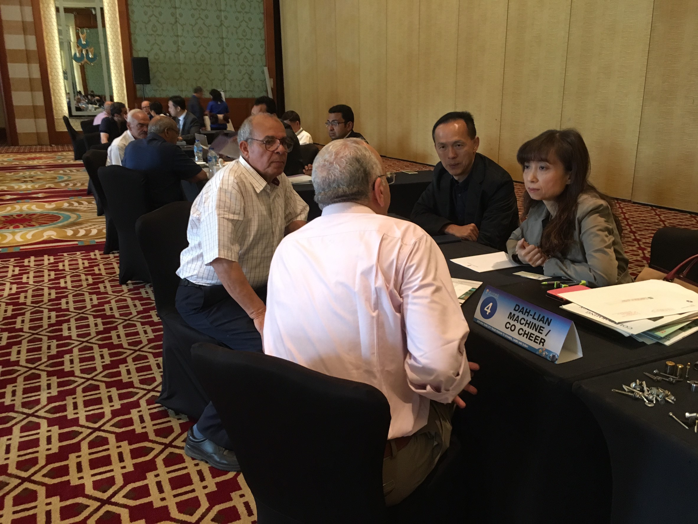 貿易拓銷團在土耳其伊斯坦堡、埃及開羅及阿拉伯聯合大公國舉辦的貿易洽談會均獲得熱烈迴響，吸引約400家買主參與，超過500場貿易洽談