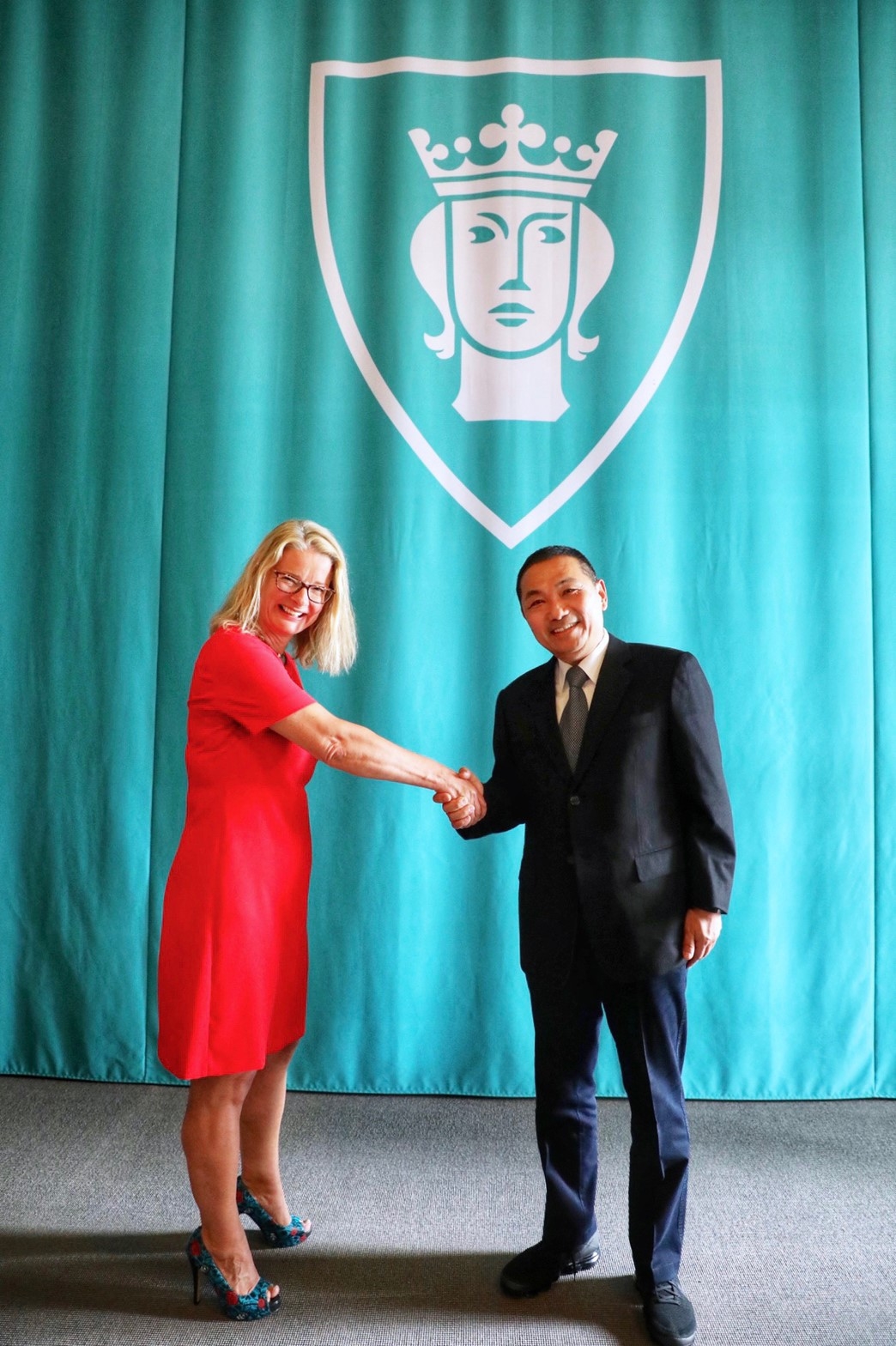 侯市長與斯德哥爾摩代理市長Lotta Edholm合影