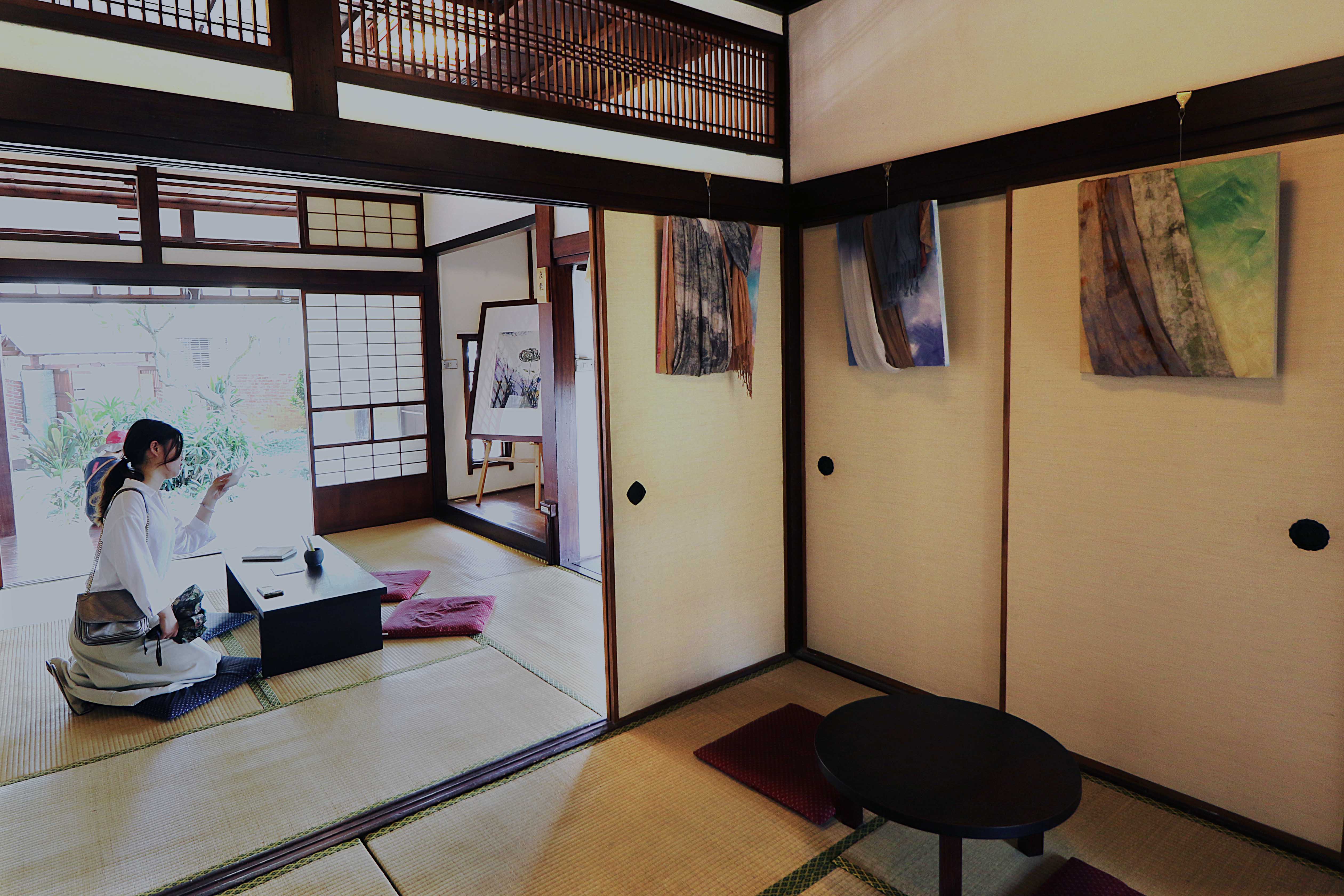 植物印染織畫展「鐵媒印記」現在於淡水街長多田榮吉故居展出，為淡古「2019新北市國際藝術村成果展-創意淡水」正式揭開序幕