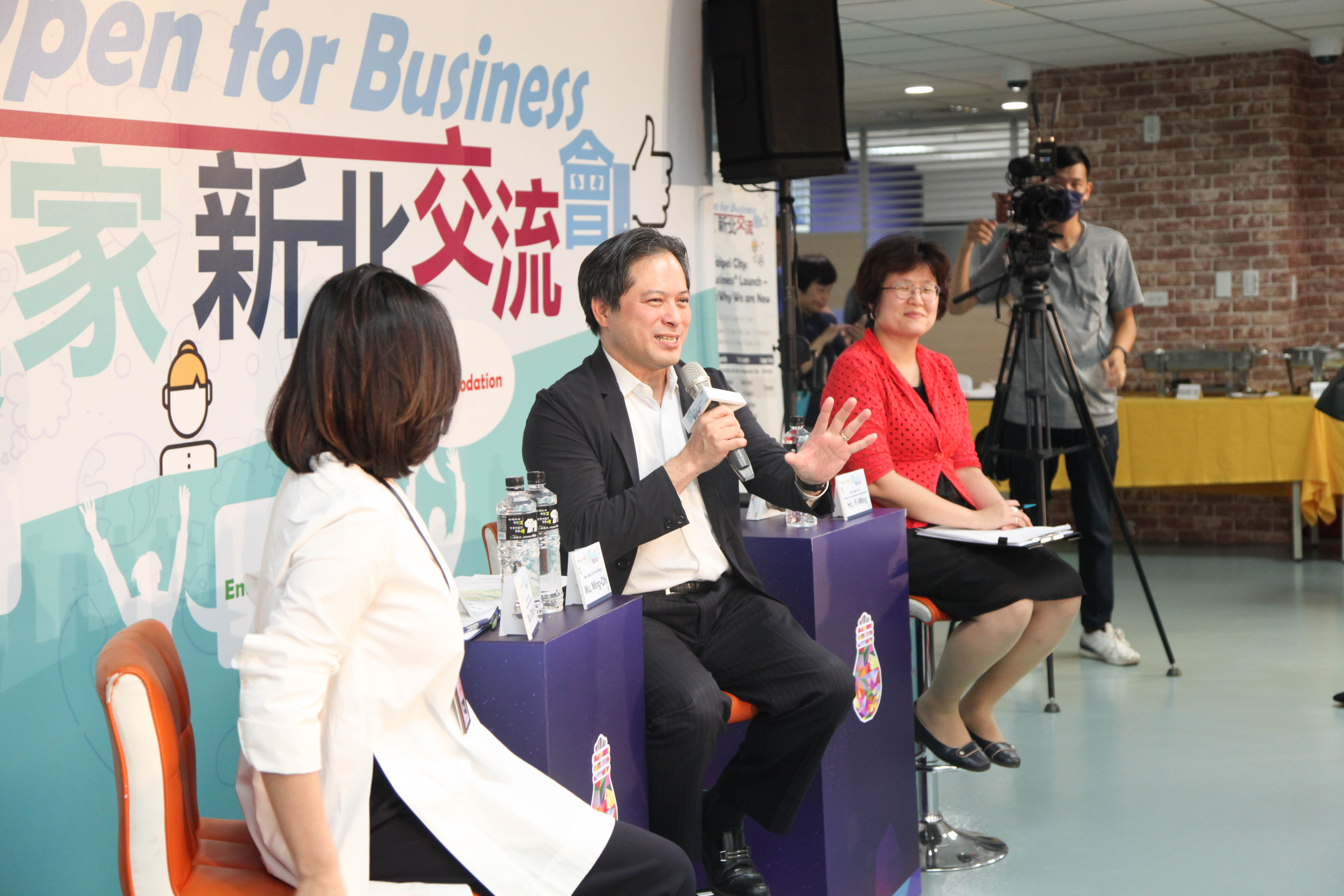 新北市副市長吳明機在交流會中表示，「外國創業家新北創業服務計畫」將解決外國人在新北生活與創業面臨的各種問題。