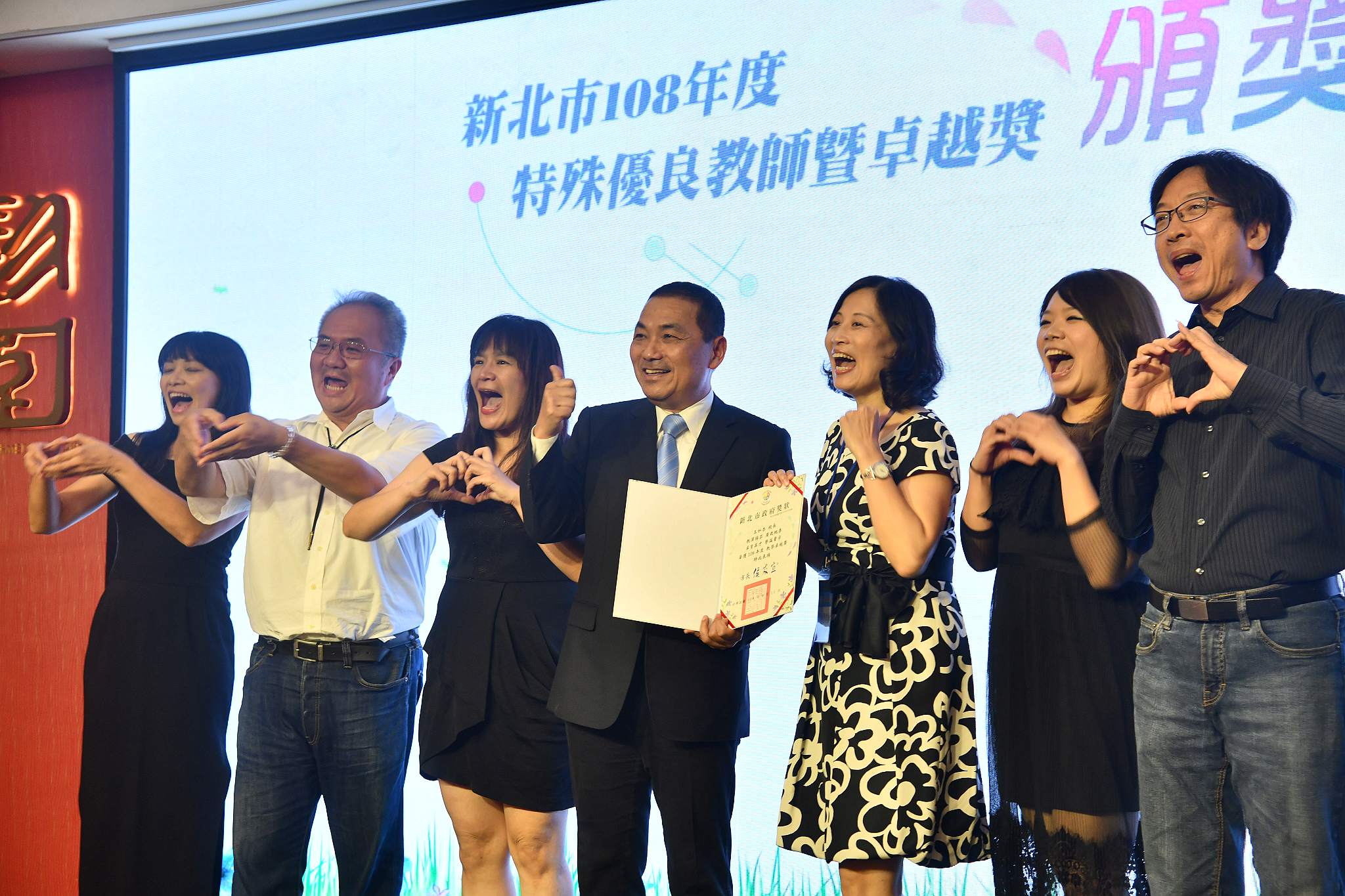 侯友宜市長與師長共同合影留念