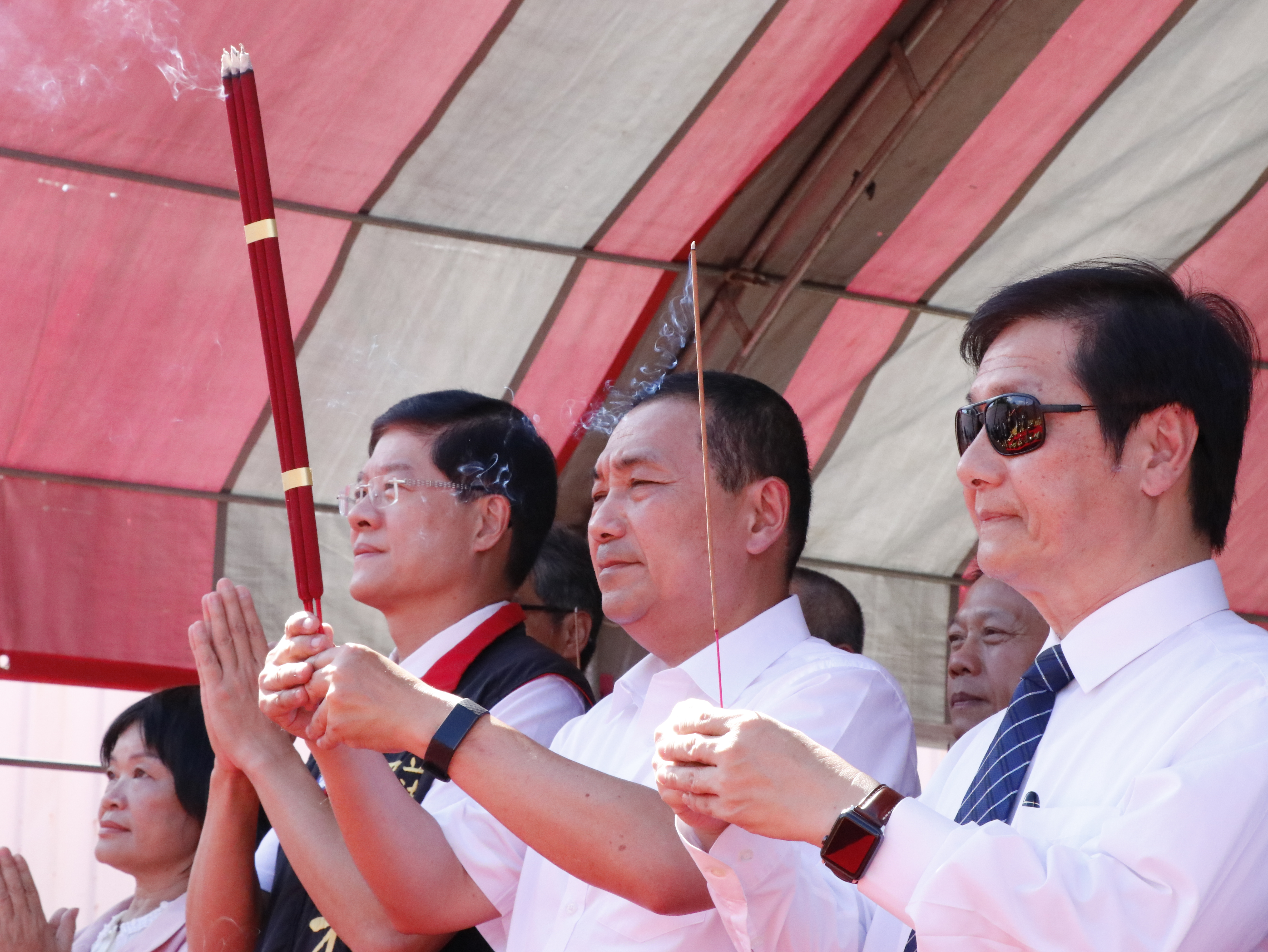 新北市長侯友宜（中）和交通部次長祁文中（右）共同主持臺北氣象站開工祈福典禮