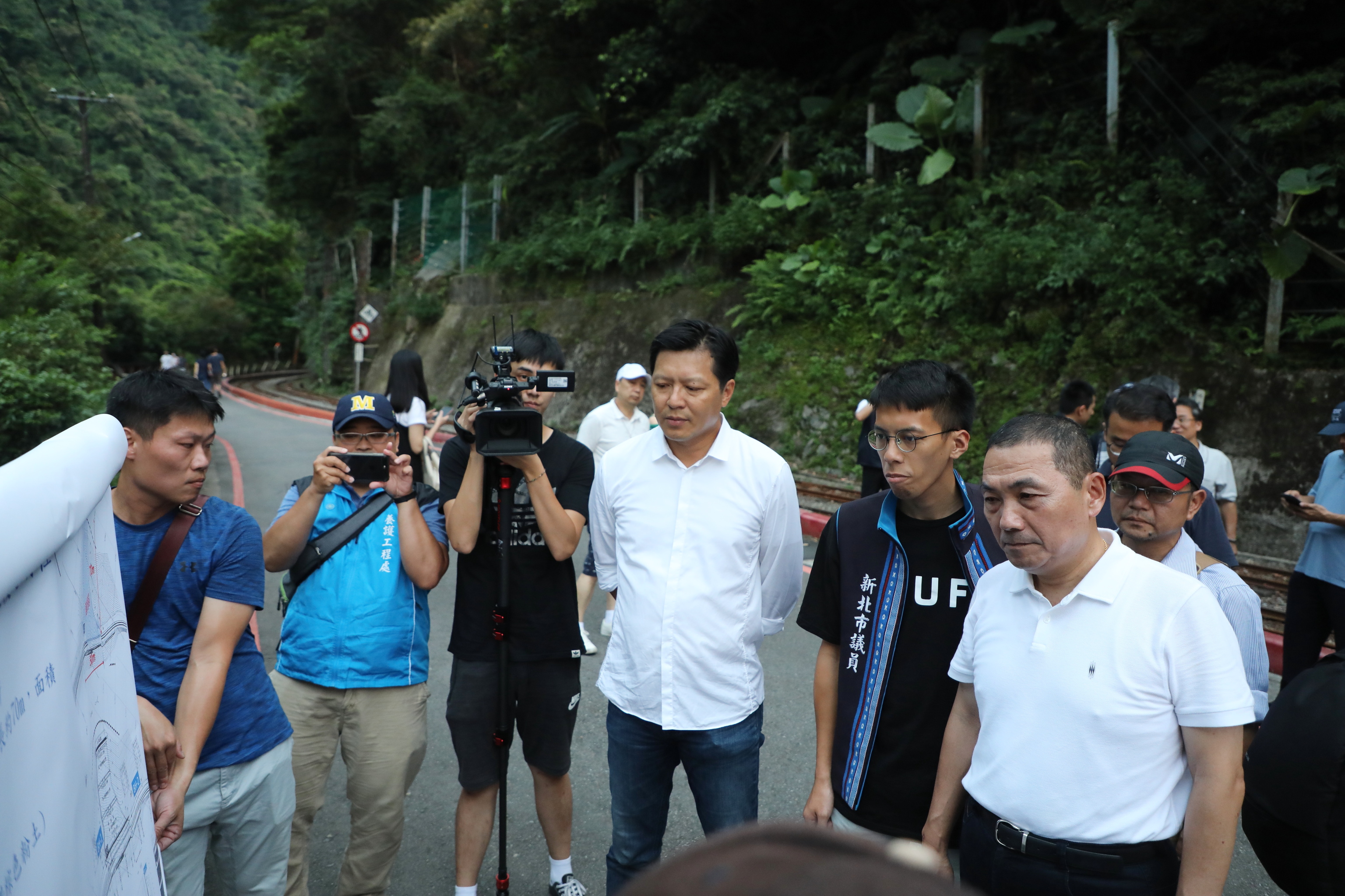 侯友宜市長視察烏來北107線道及北107-1線道修復工程
